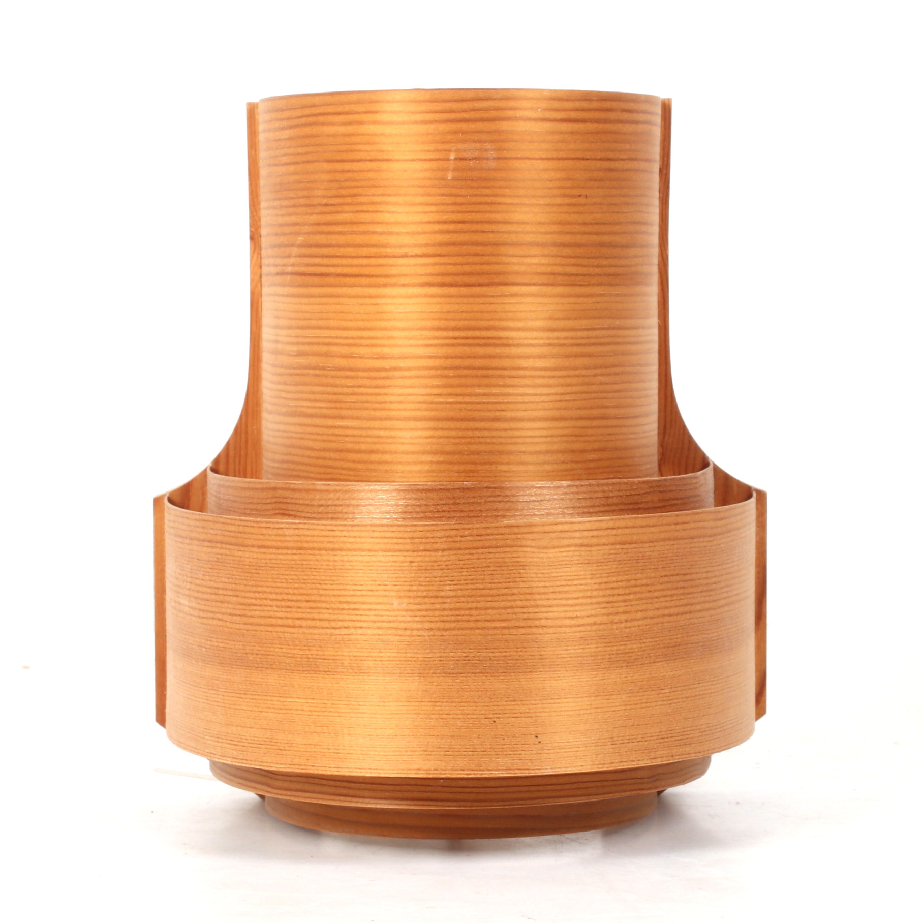 VÄGGLAMPA, furuspån, modell 4408 Translandia DK, Danmark, 1900-talets andra hälft.