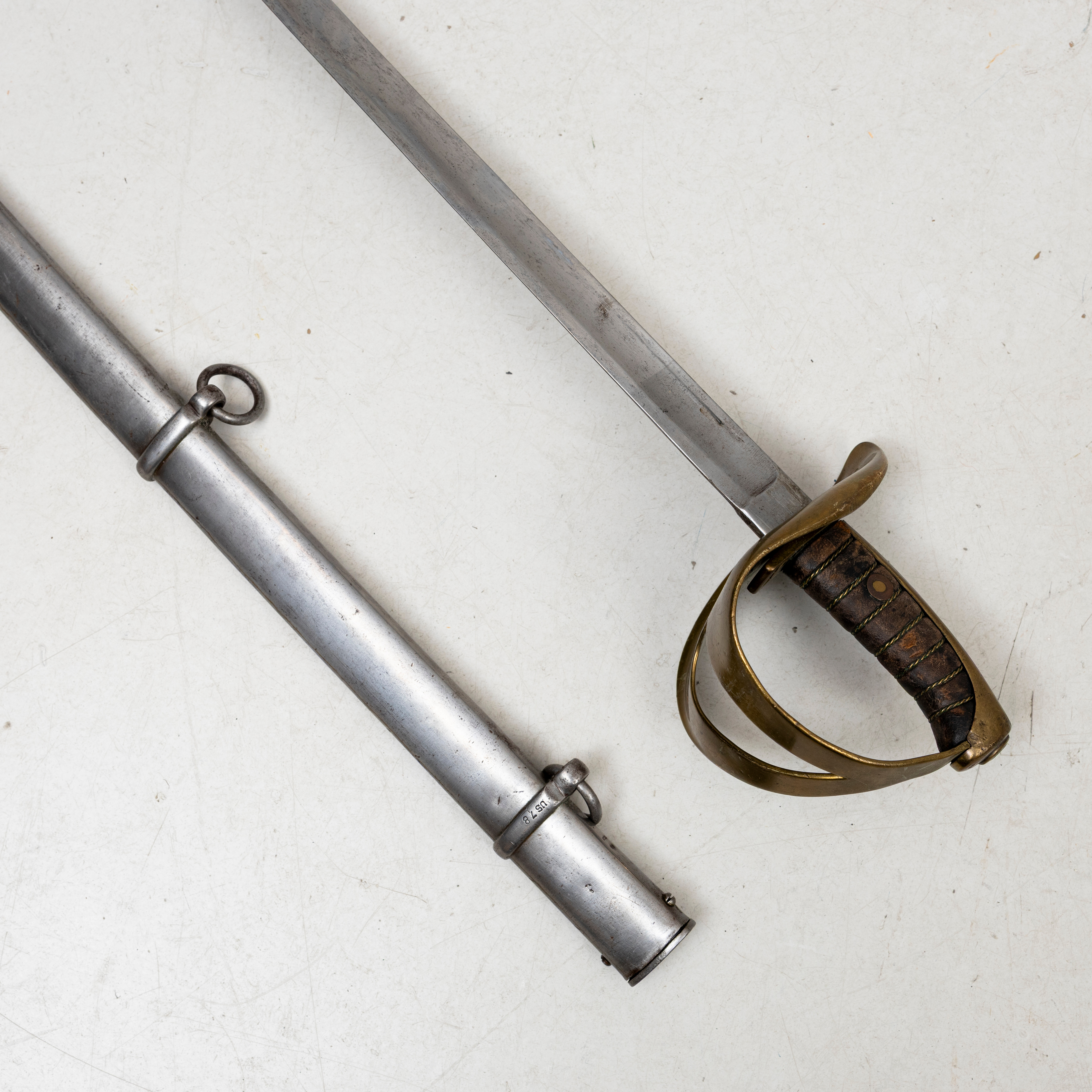 SABEL, svensk, troligen m/1854 alt. m/1864, för kavallerimanskap, med balja.