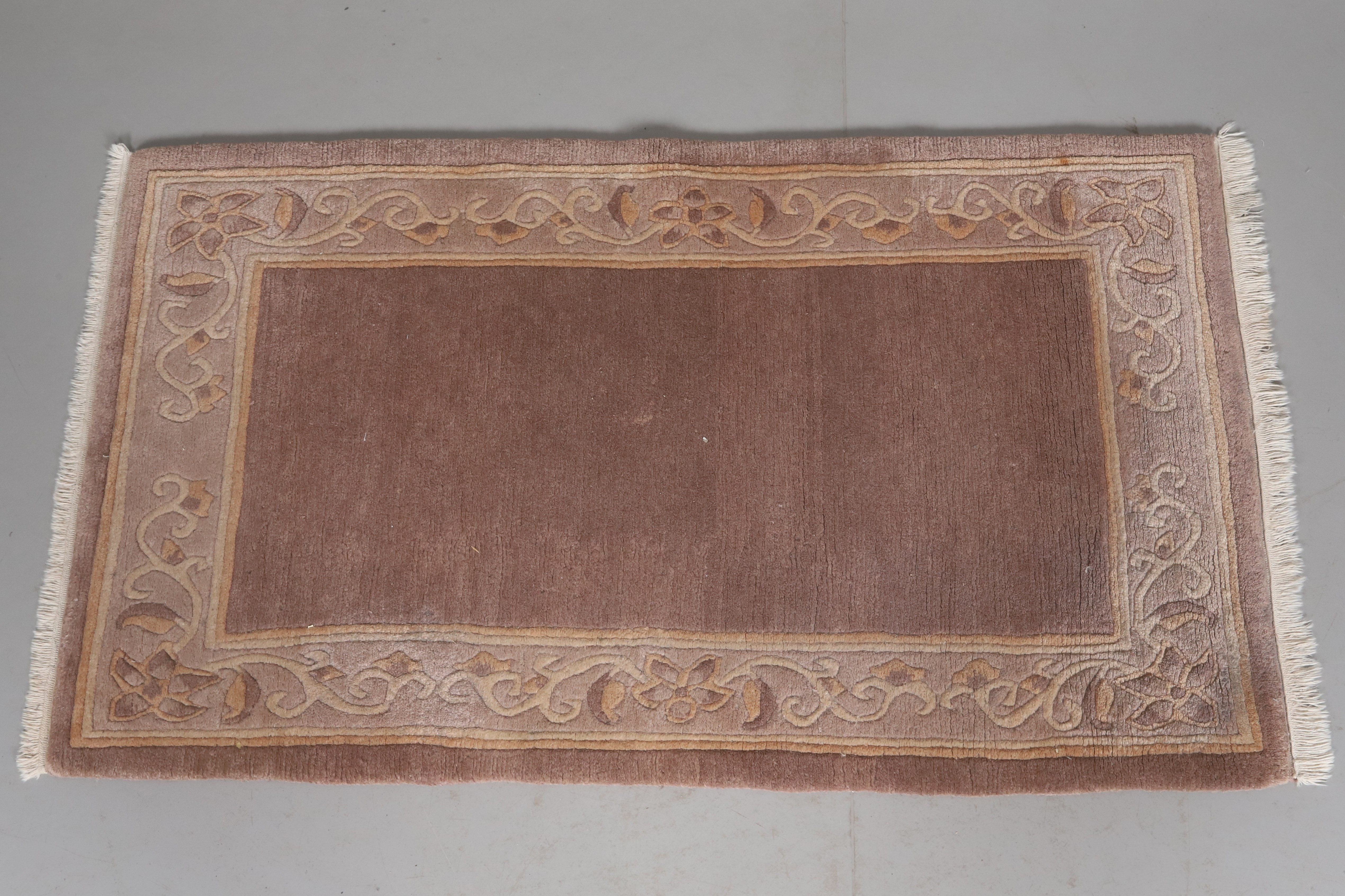 MATTA. Handknuten, Nepal, semi-antik, 94 x 161 cm.