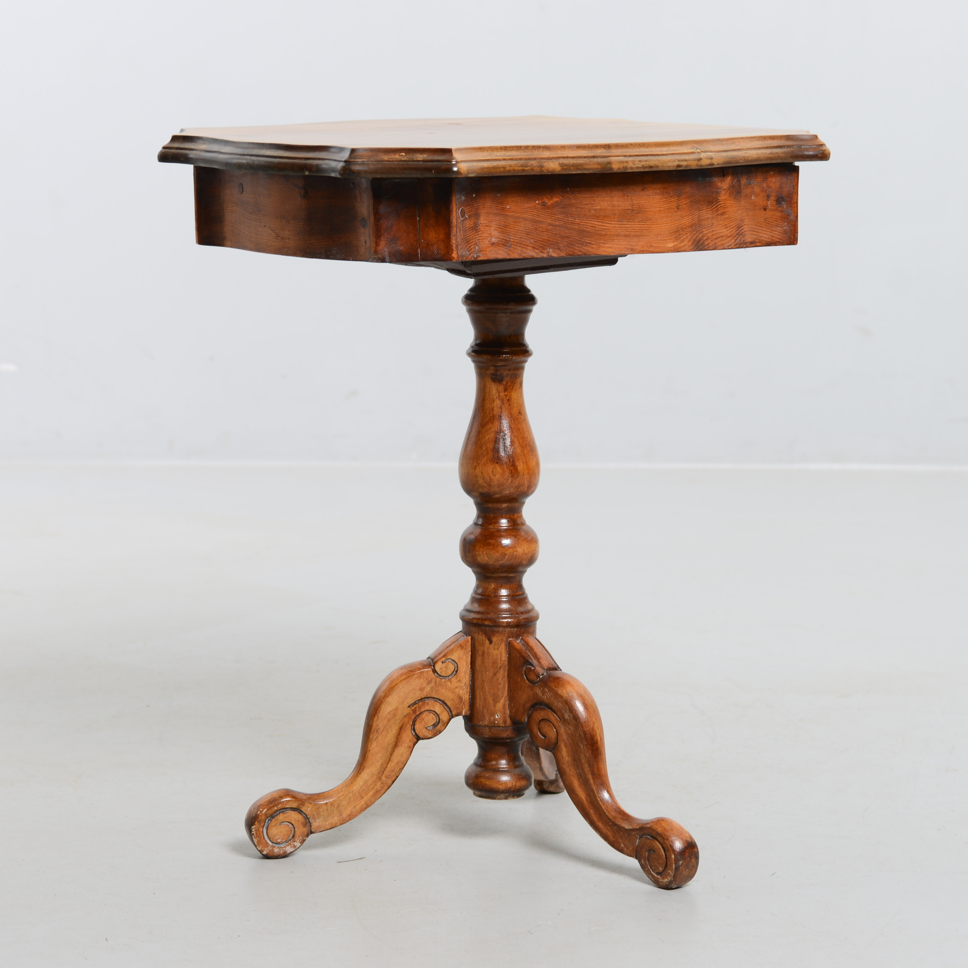 PELARBOD, rokokostil, 1800/1900-tal.