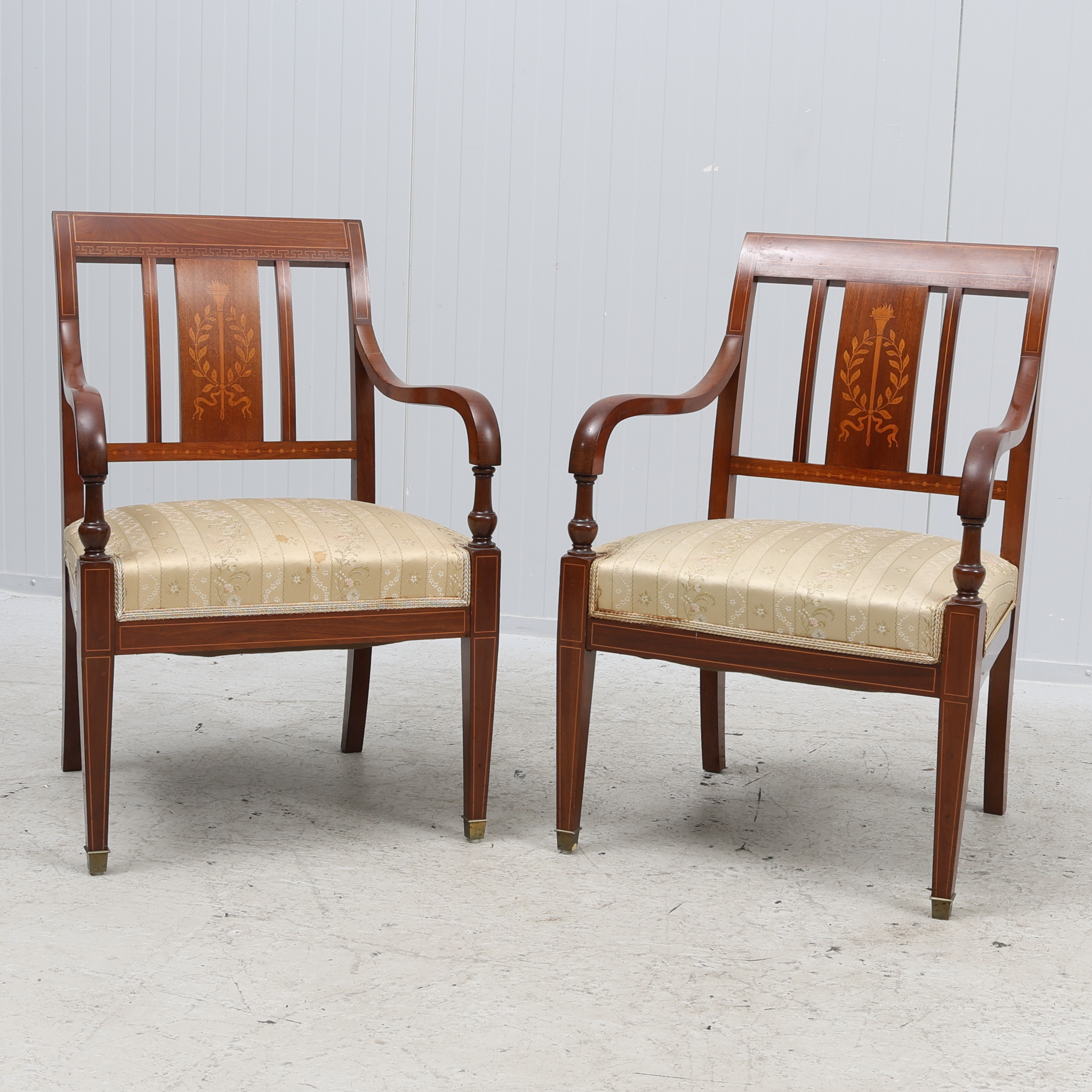 KARMSTOLAR, ett par, mahogny med intarsia, empirestil, 1800/1900-tal.