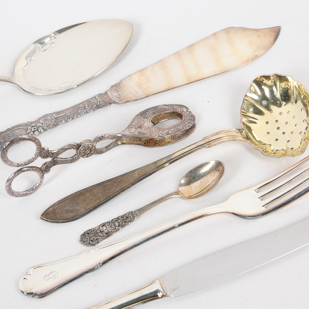 BESTICK, 162 st. nysilver, ett parti, 6,4 kg, olika sorter, 1900-tal.