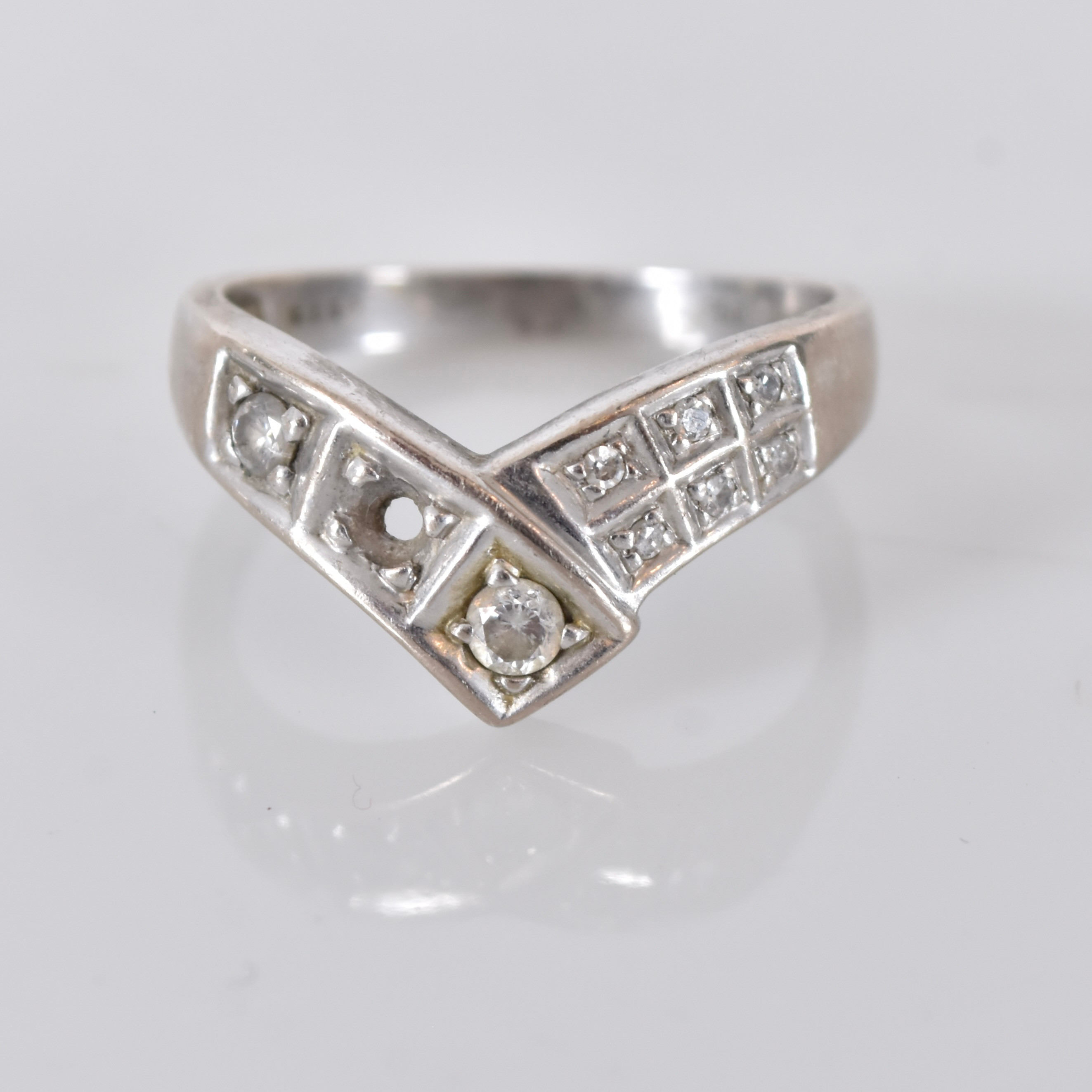 RING, 18 karat vitguld med åttkantslipade diamanter om totalt 0,35 carat enligt gravyr.