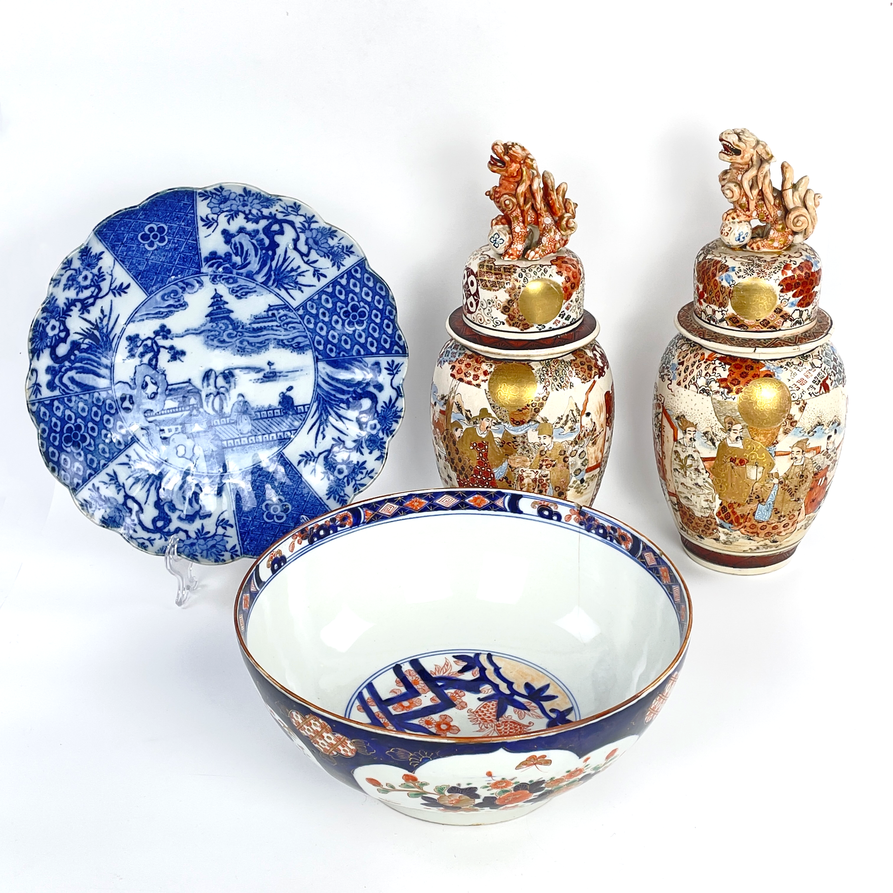 1 PAR LOCKURNOR Satsuma samt 1 st SKÅL Imari, FAT, Japan.