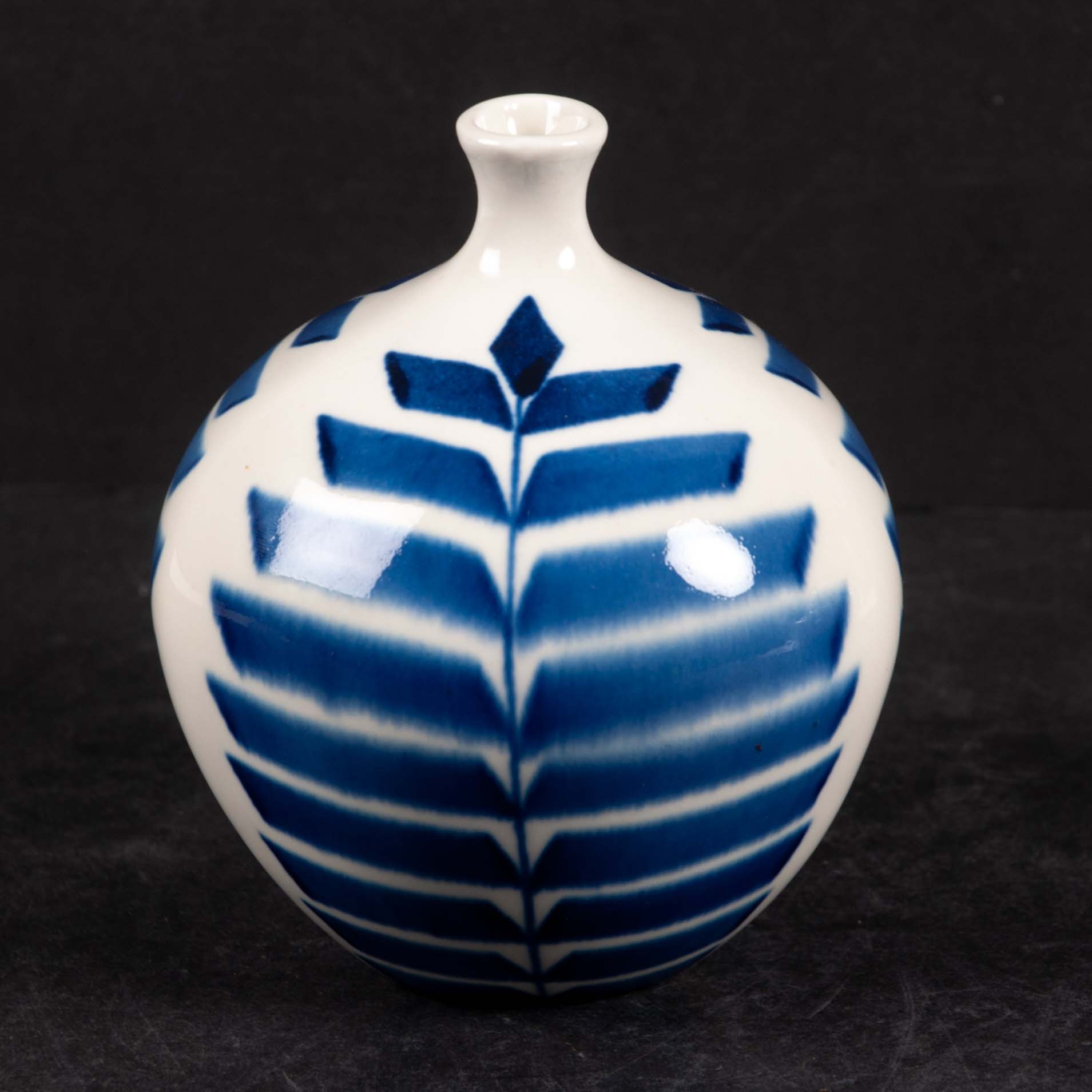 KARIN BJÖRQUIST. Vas, "Indigo", stengods, Gustavsberg Studiohanden.