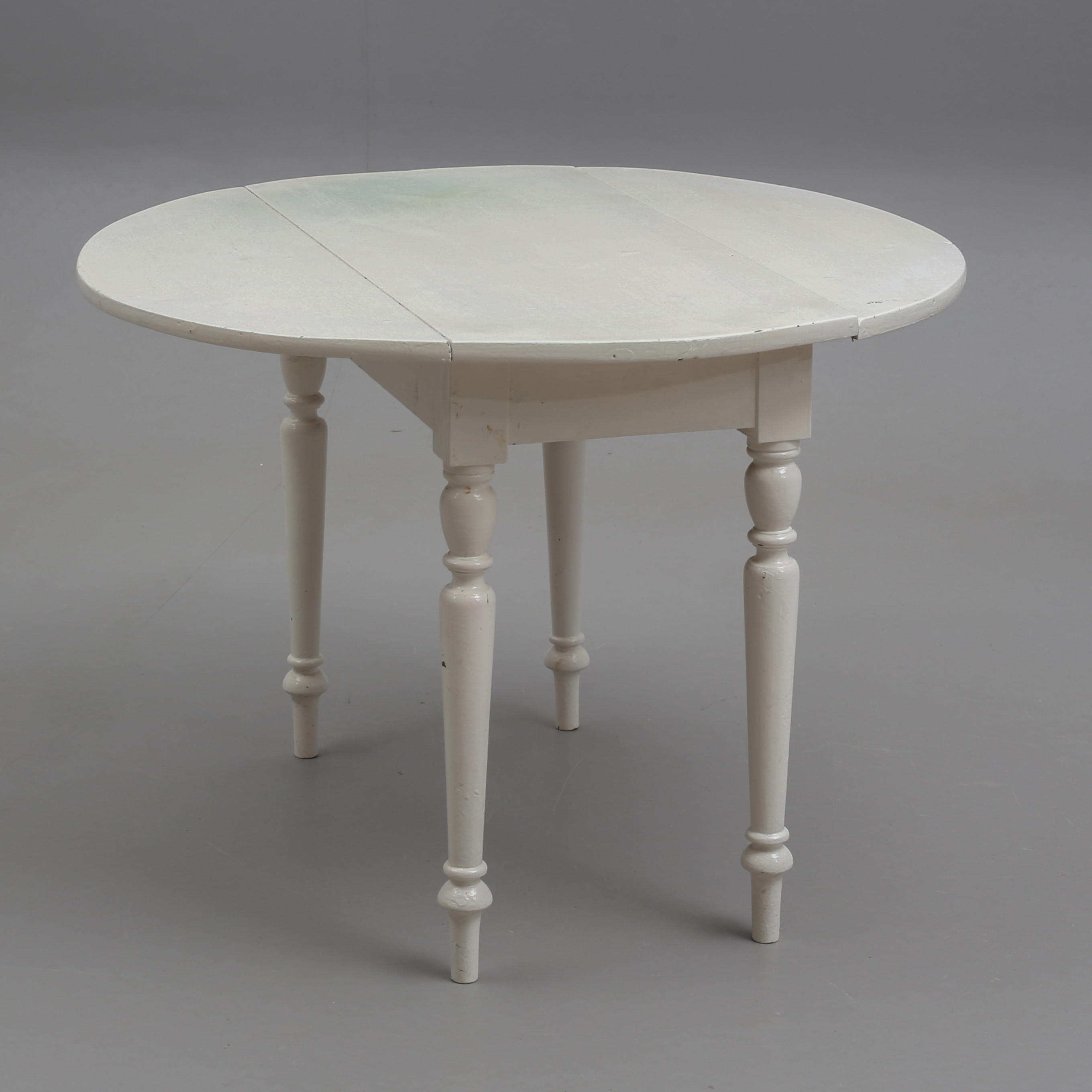 KLAFFBORD, bemålat, 1900-talets första hälft.