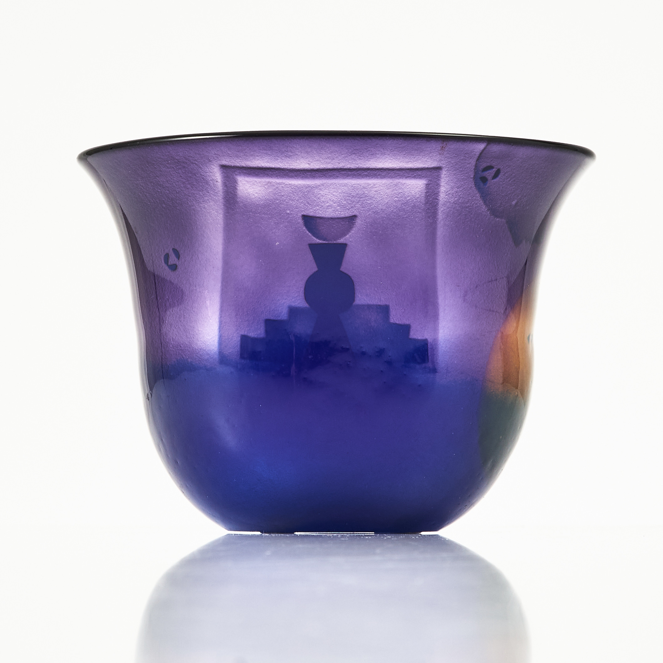 BERTIL VALLIEN. Vas, Kosta Boda, underfång i blått och lila, signerad Kosta Boda Unik 385880090 B.- Vallien.