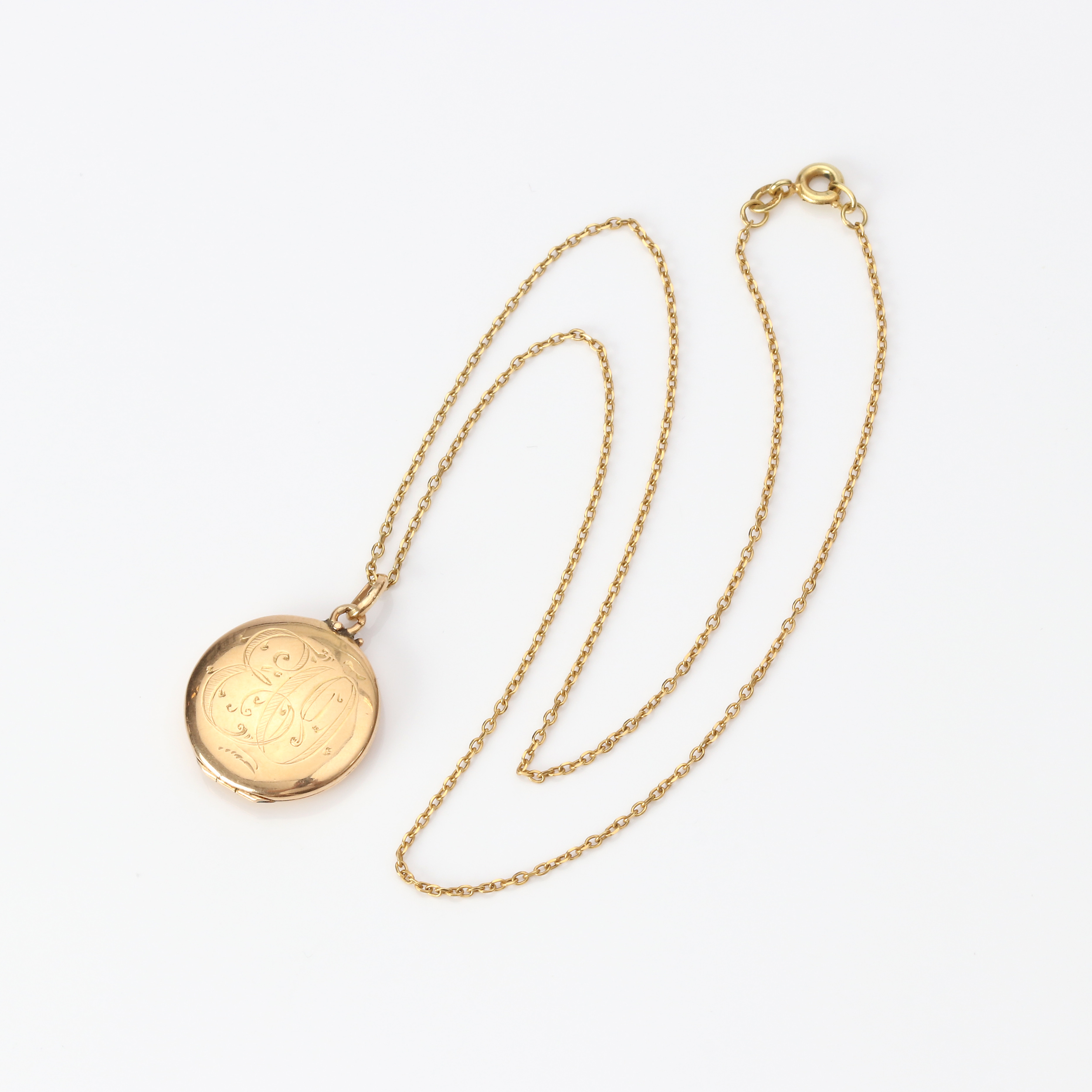HALSBAND MED MEDALJONG. Ca 18k guld, totalvikt ca 5,6 gram.
