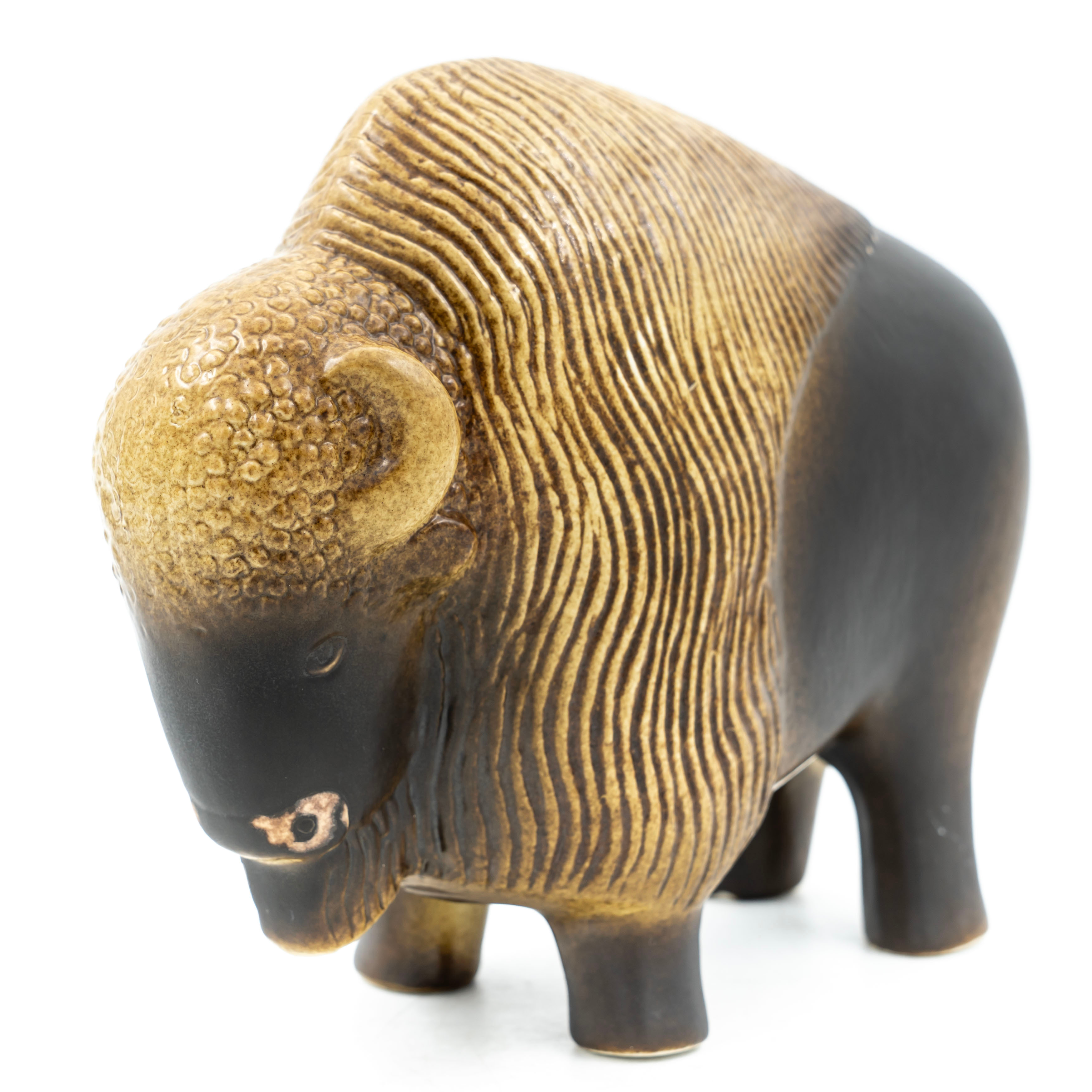 LISA LARSON. Figurin, stengods, "Bison", Gustavsberg, för WWF, Limiterad upplaga om 2000 exemplar.