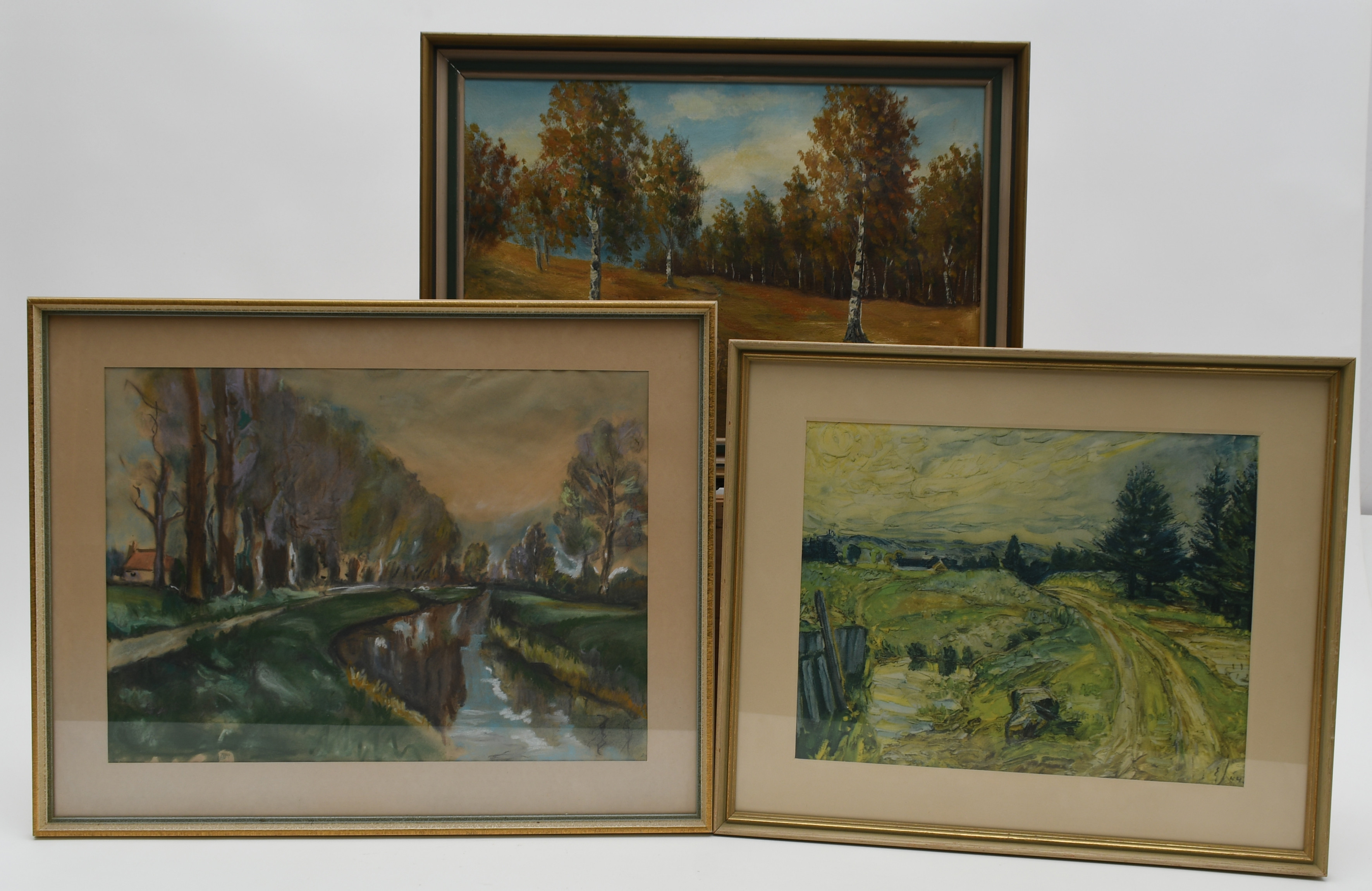 OIDENTIFIERAD KONSTNÄR. 3 st tavlor. Björkar, olja på duk. / Landskap, gouache blandteknik samt 1 offset.