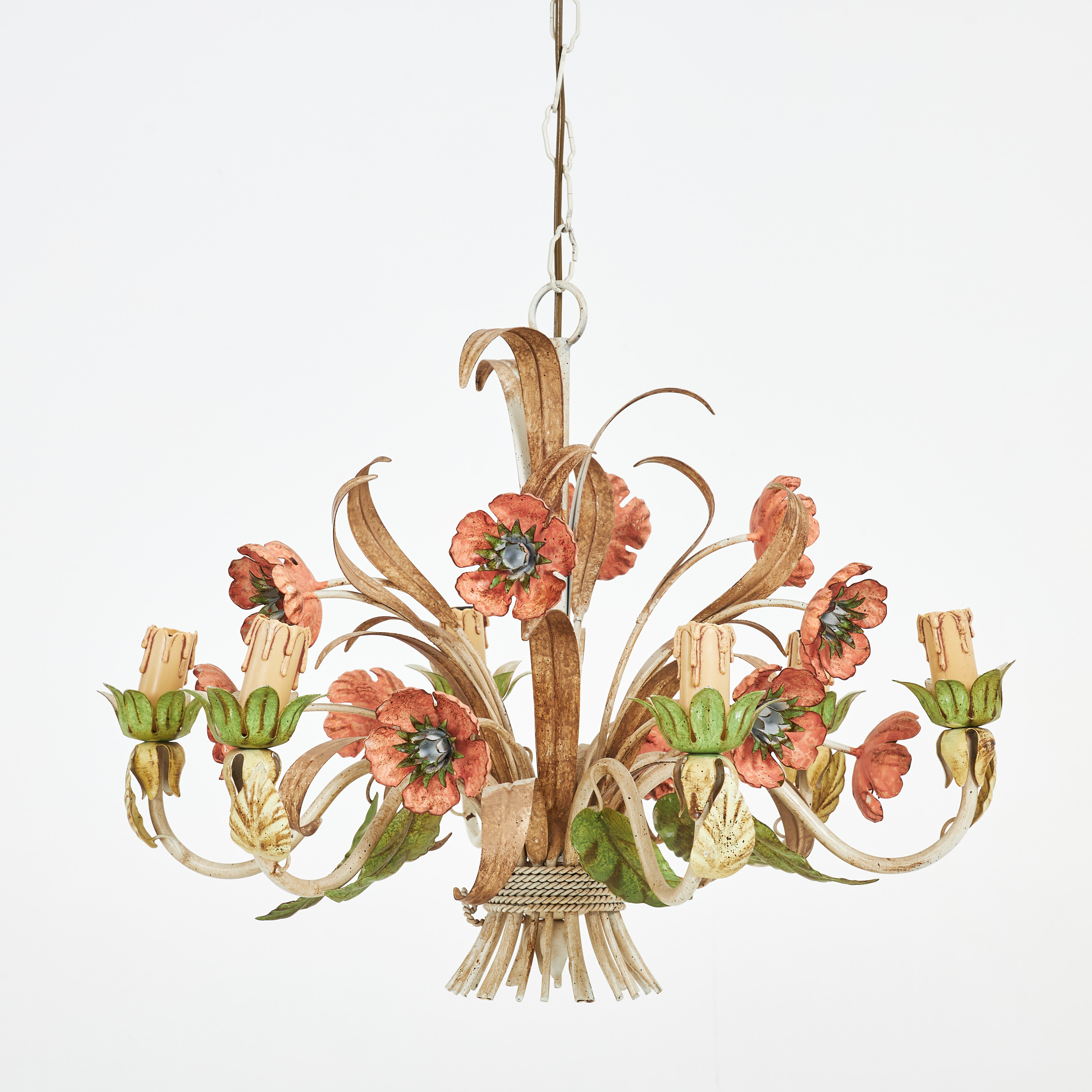 LJUSKRONA, stomme i bemålad metall, dekor av blommor och blad, sex ljuspunkter, 1900-talets andra hälft.