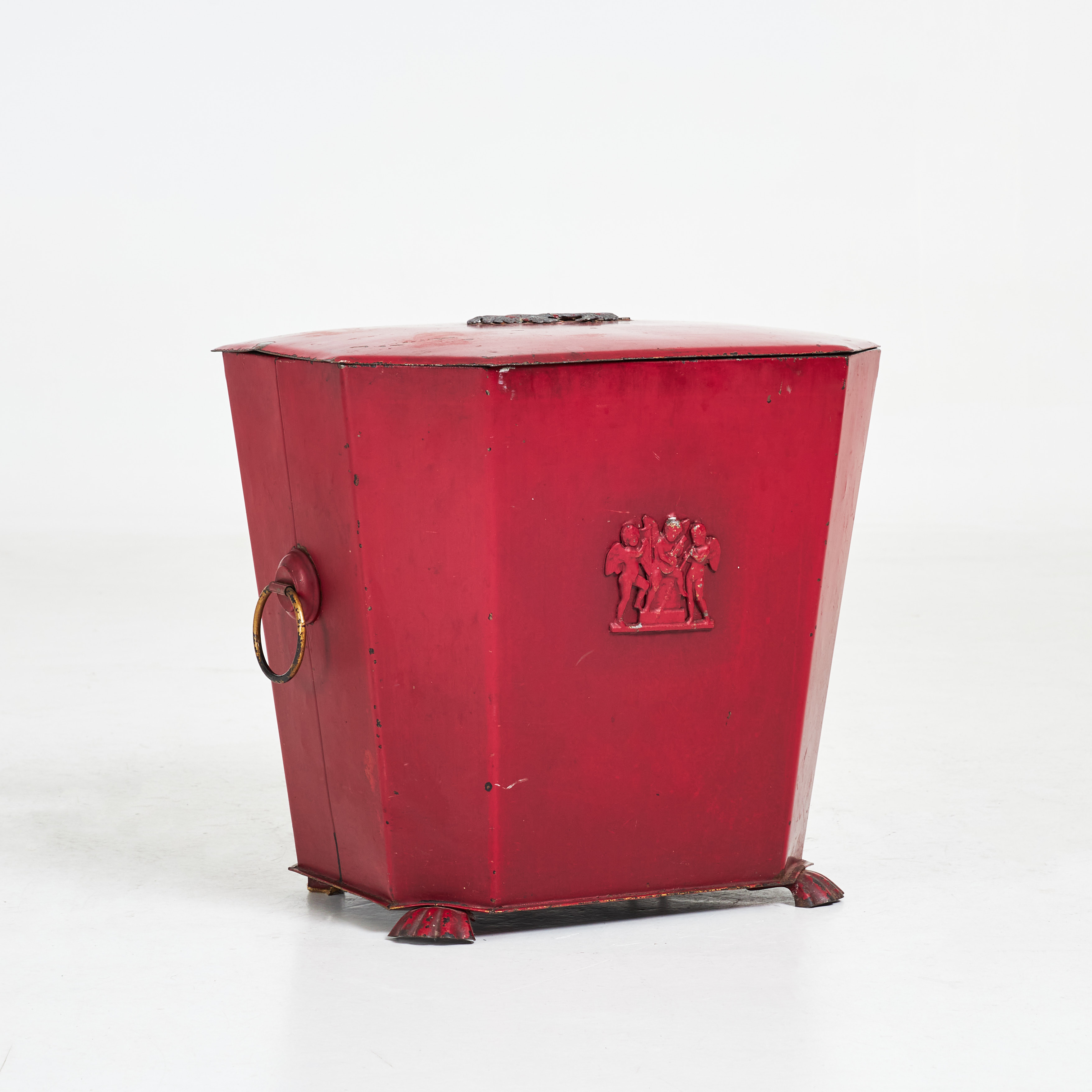 KOLBOX, omkring år 1900, målad plåt med beslag av bly.