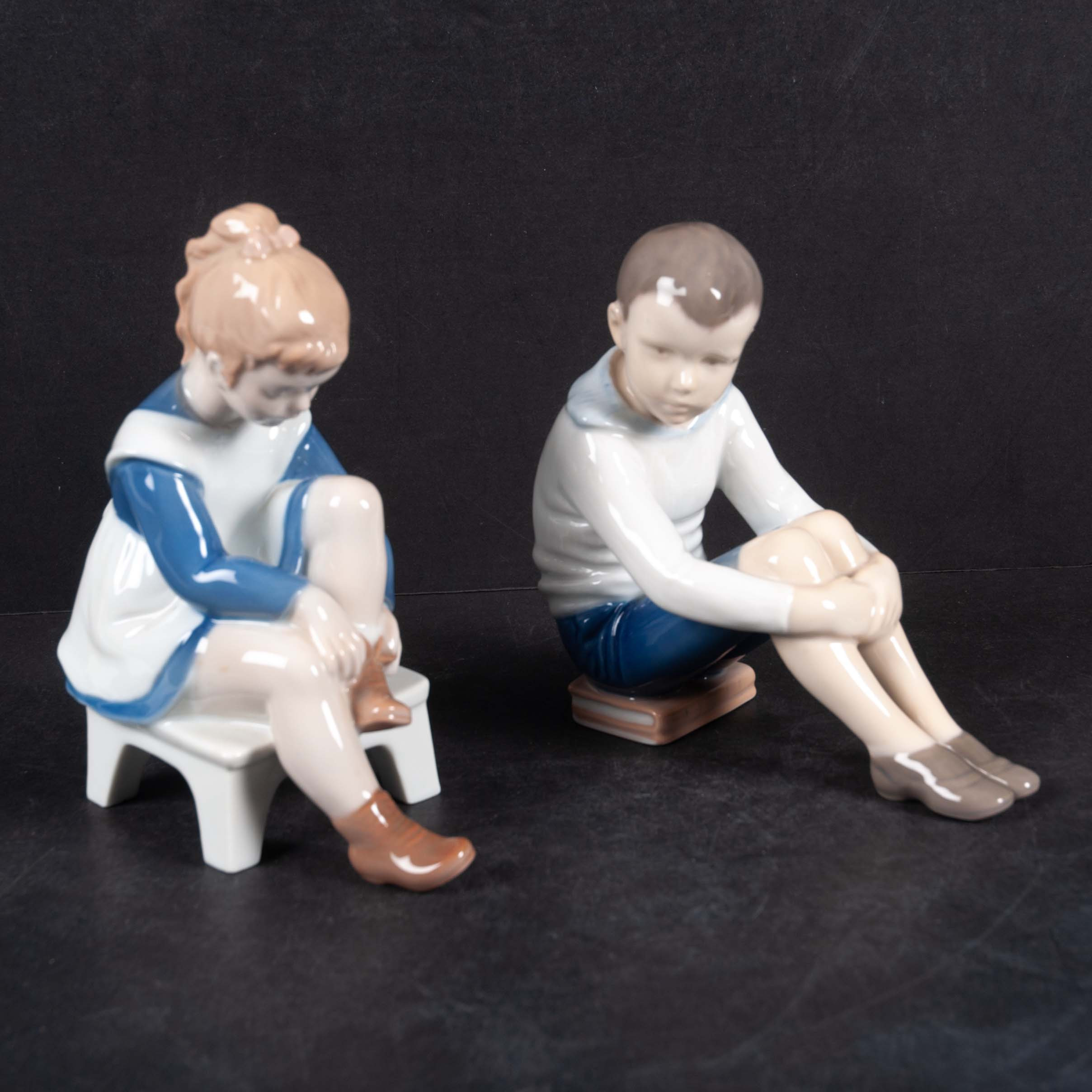 FIGURINER BING & GRÖNDAHL. 2 st, porslin. Flicka och pojke.