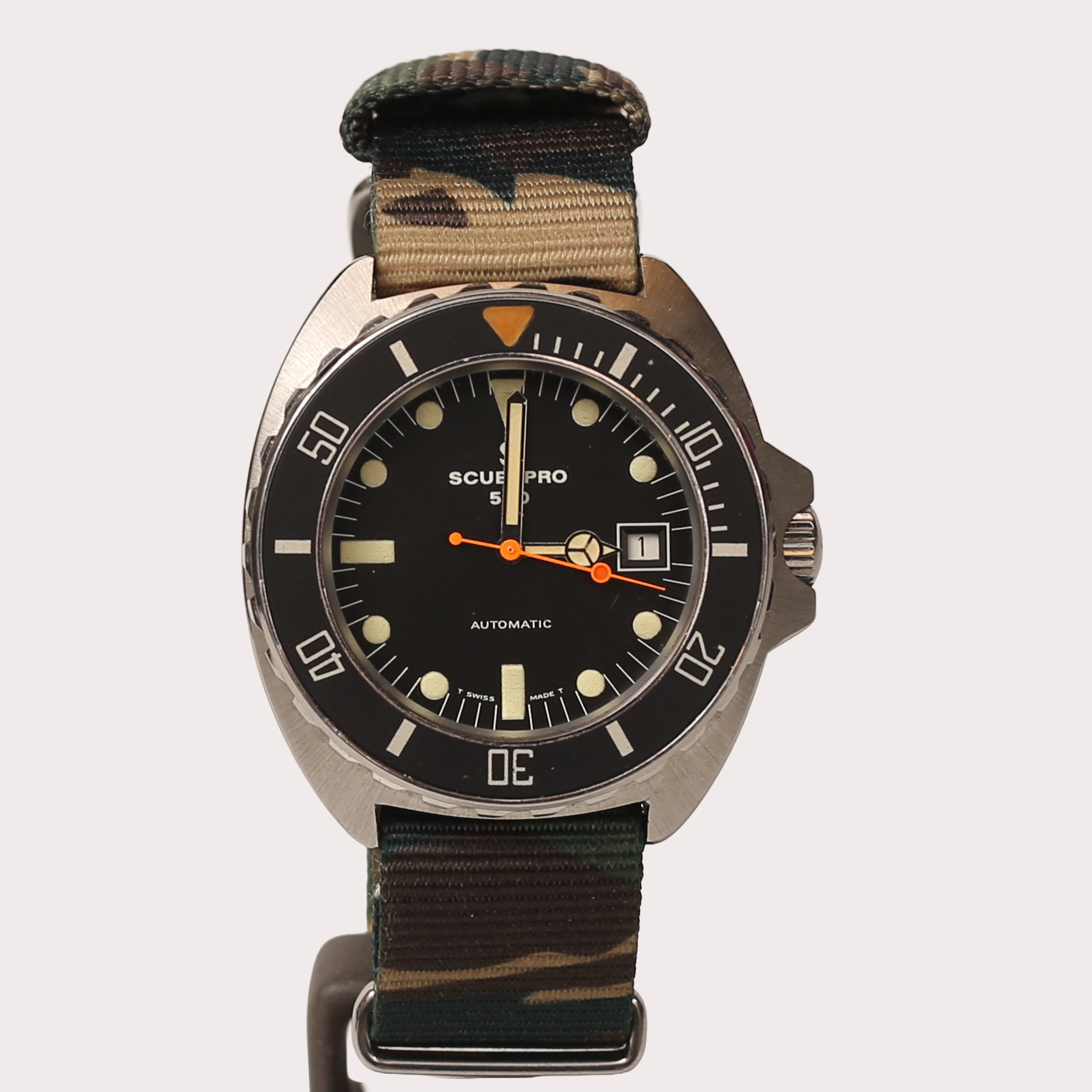 ARMBANDSUR Scubapro 500, stål med kamouflagefärgat natoarmband, 1970- talets slut.