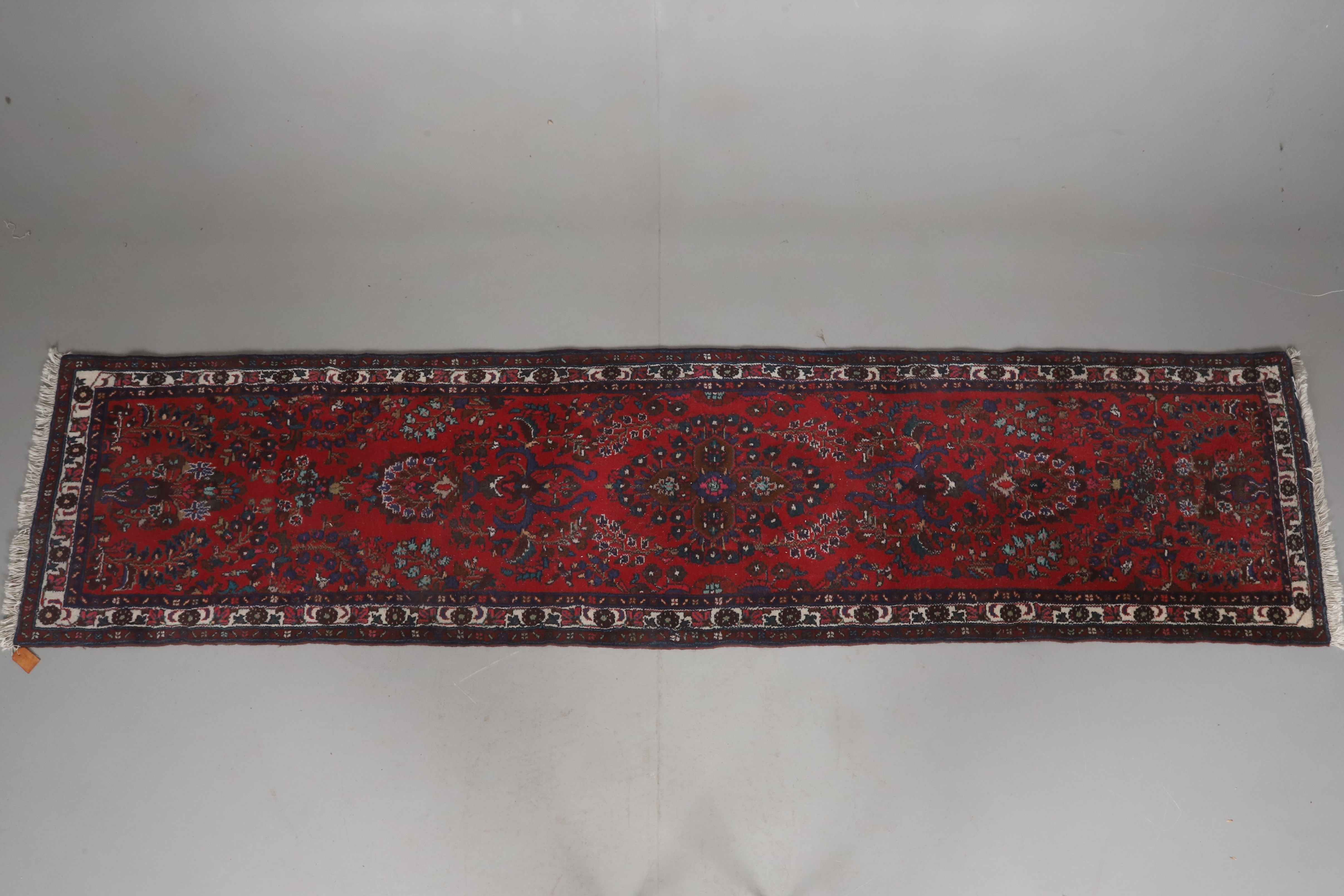 GALLERIMATTA, Mehraban, handknuten, semi-antik, ca 328 x 78 cm.