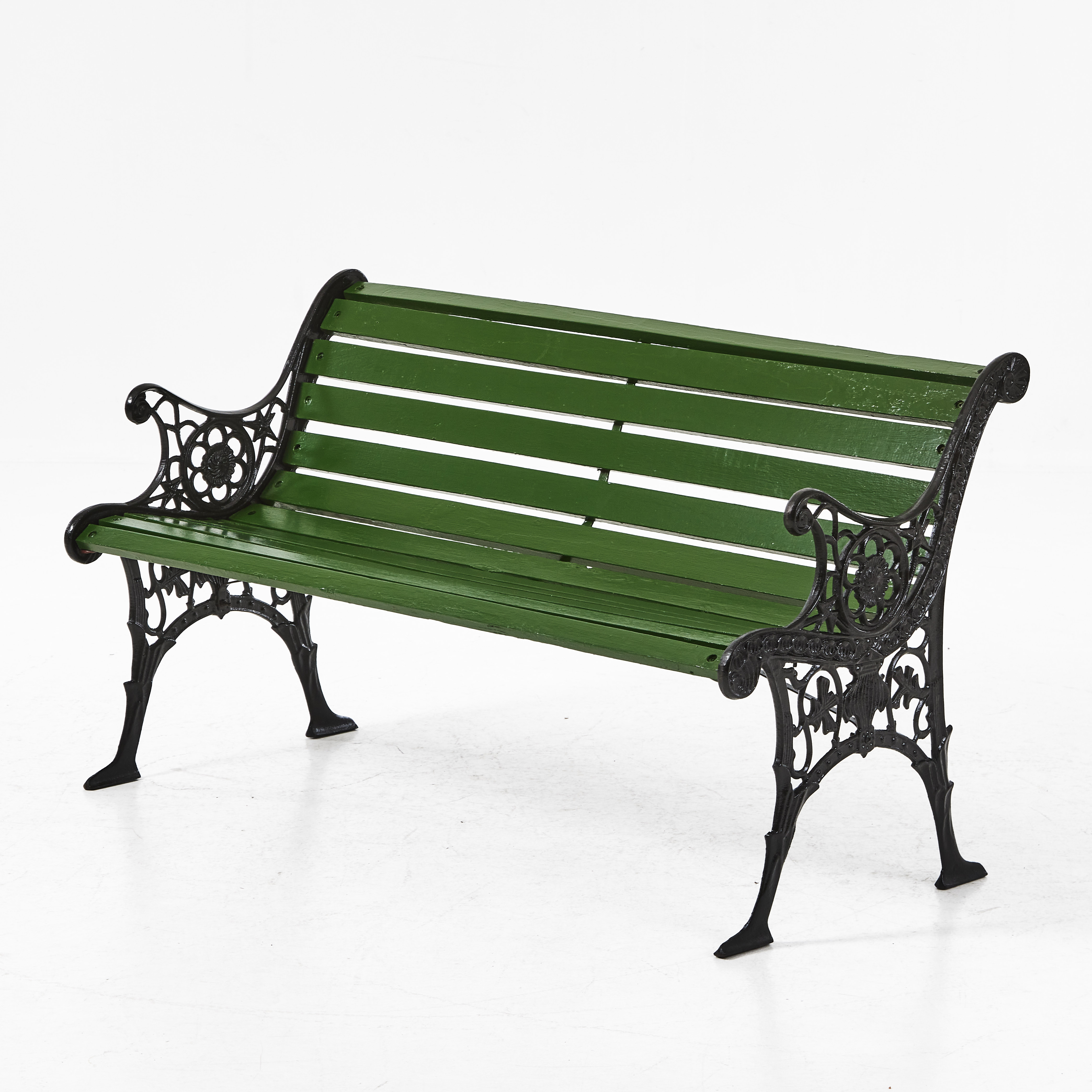 TRÄDGÅRDSSOFFA, bemålad, gavlar i gjutjärn, ribbor av trä.