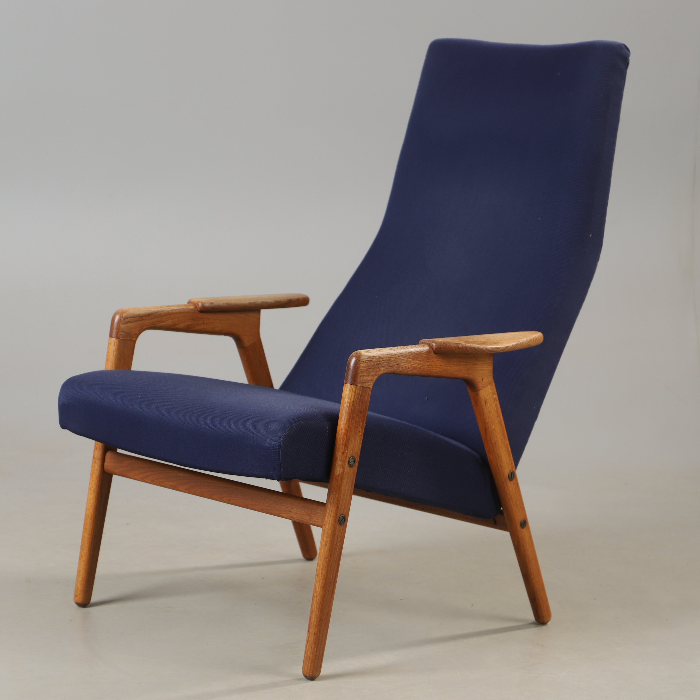 YNGVE EKSTRÖM. Fåtölj, "Ruster", ek med texilklädsel, Swedese, 1900-talets mitt.