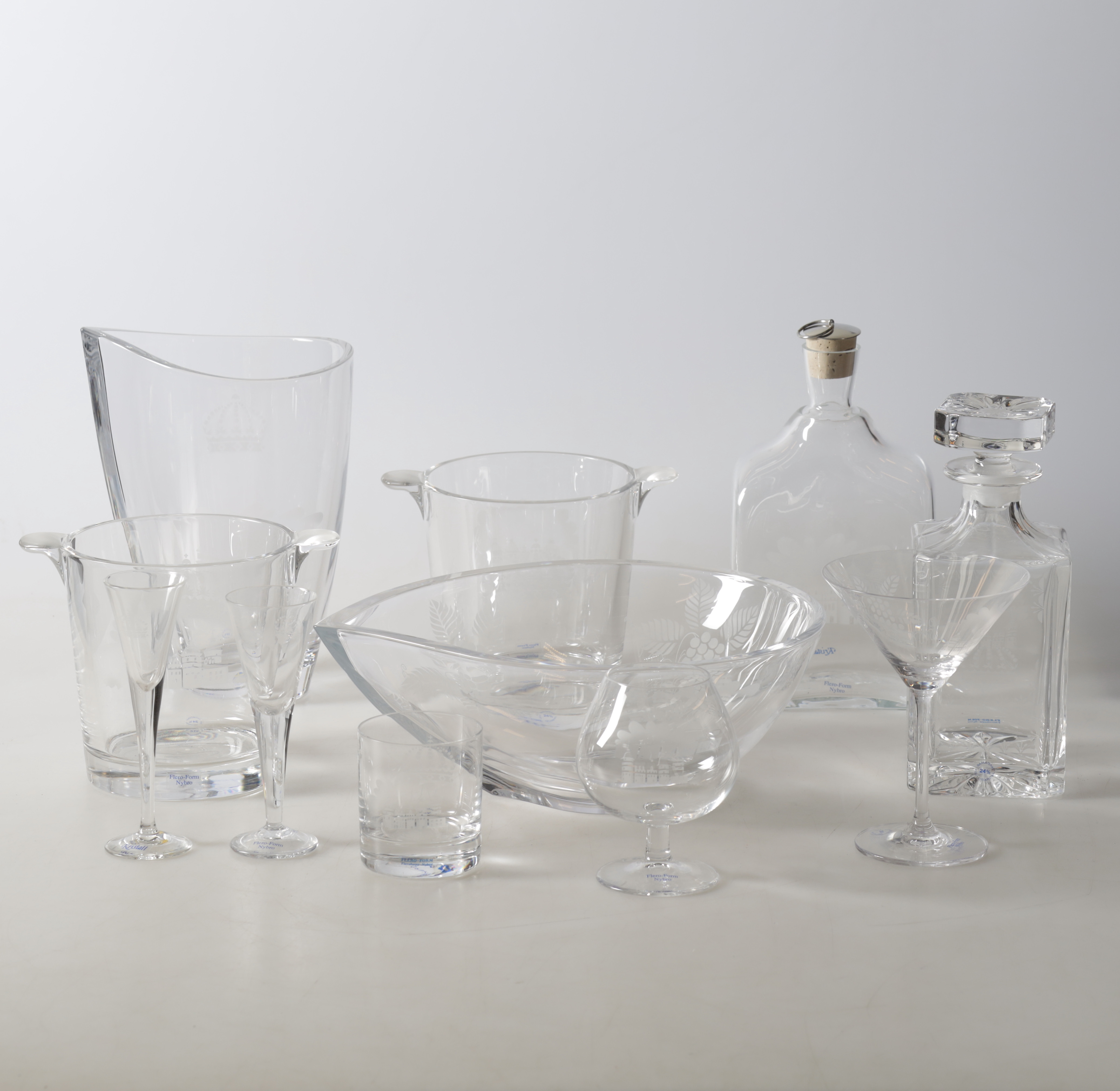 JENS P. LEEK. Glasservis, 71 delar, Flero form Nybro samt Glasets hus i Orrefors.