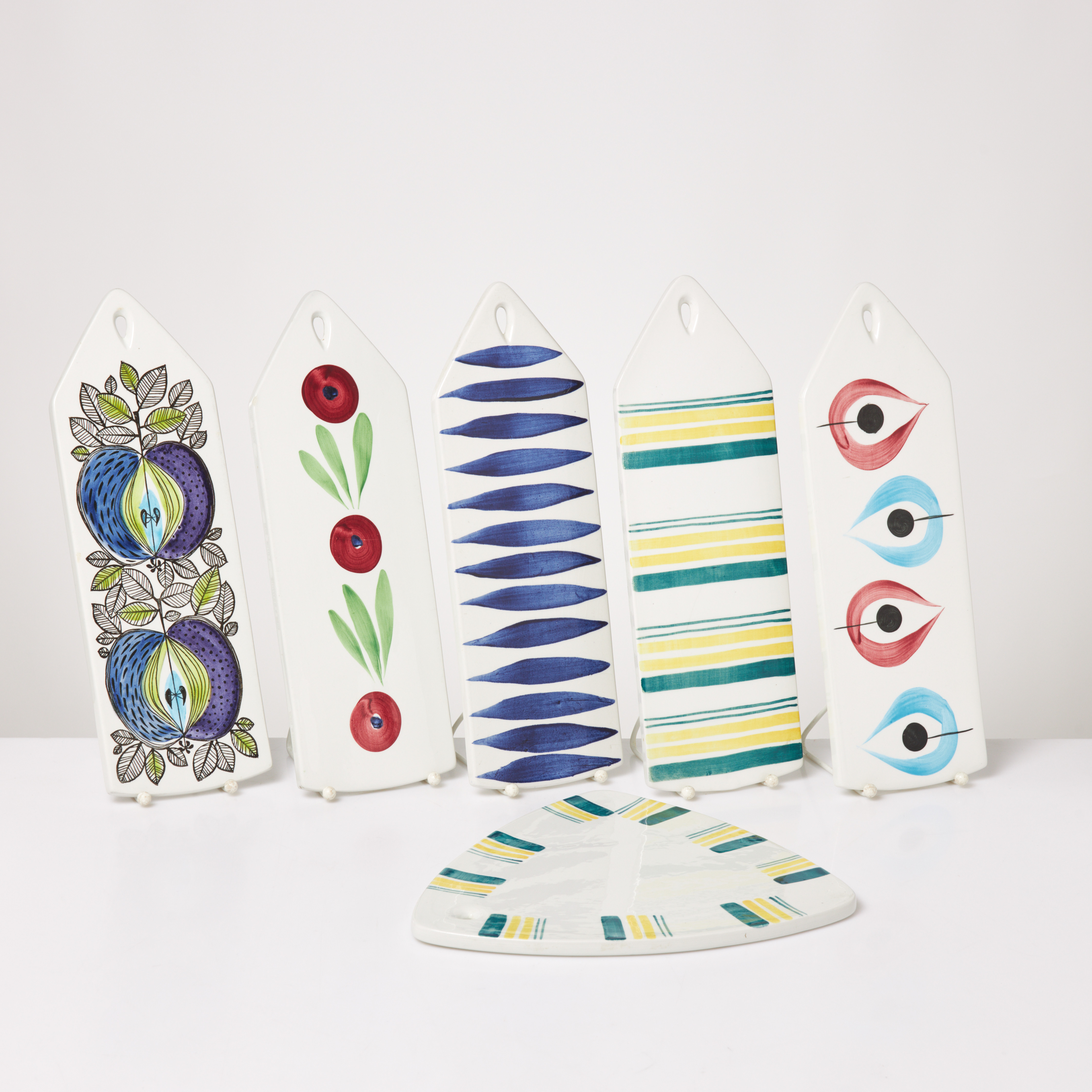 RÖRSTRAND, skärbrädor/bricka, 6 st, porslin, olika formgivare.