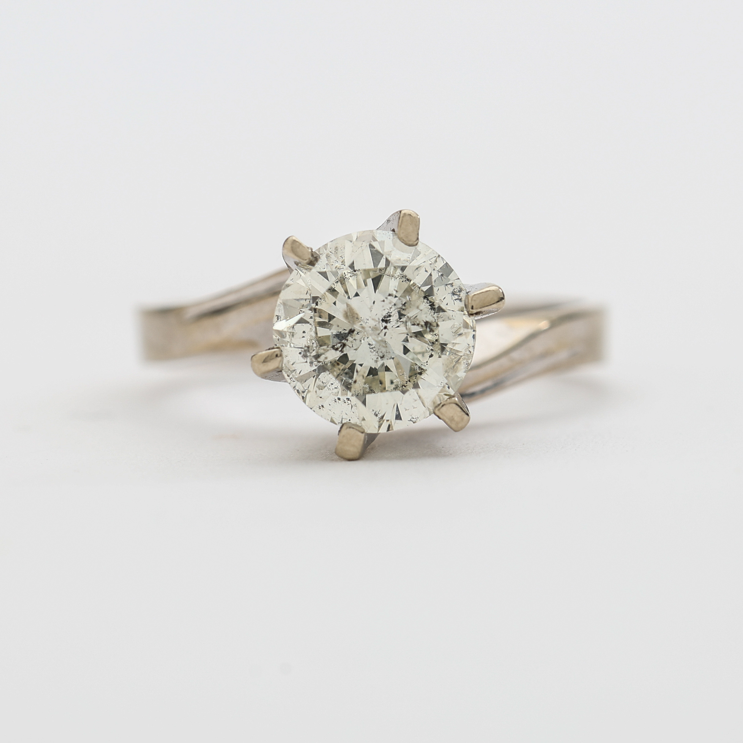 RING 18K vitguld med briljantslipad diamant ca 1.55 ct.
