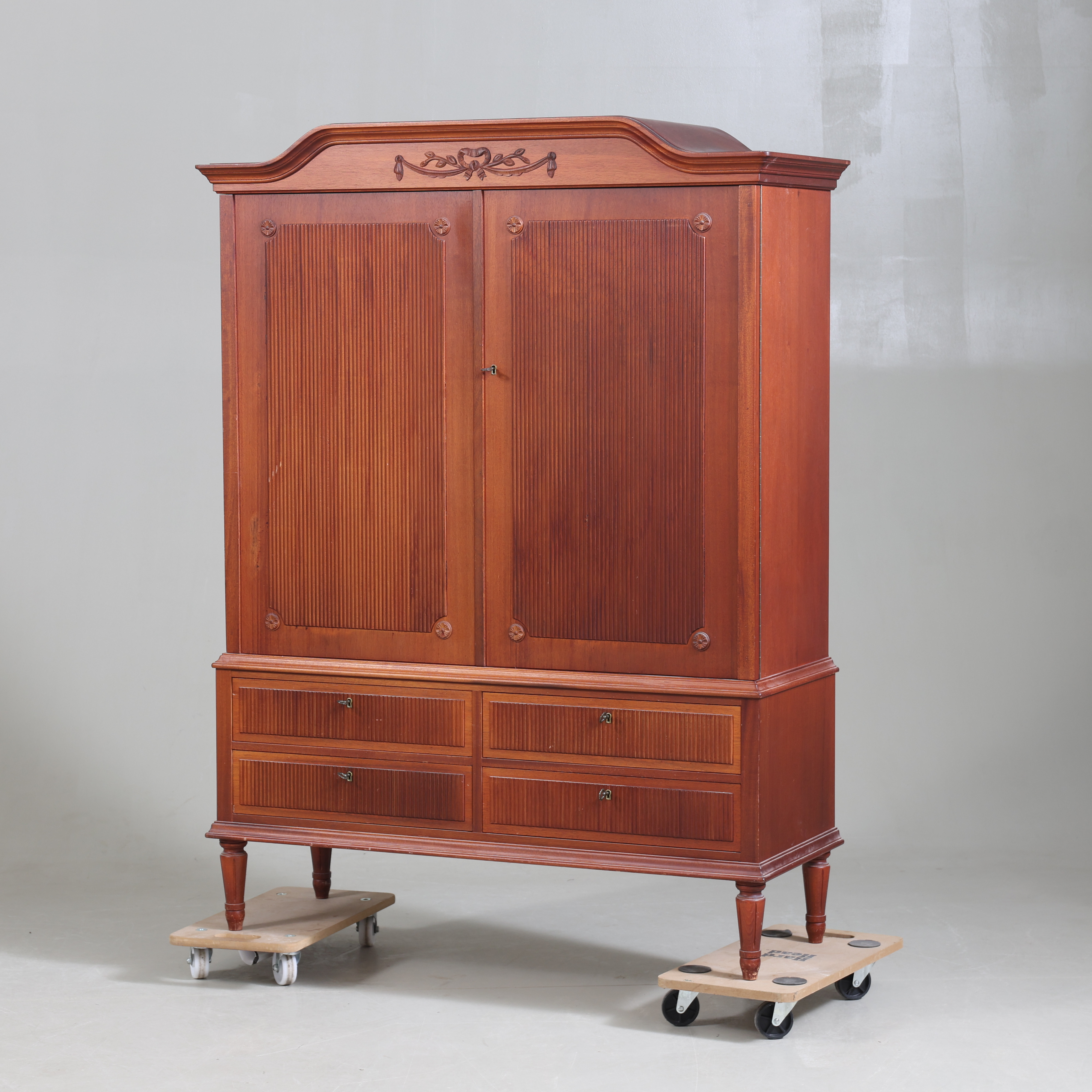 MATSALSSKÅP, Gustaviansk stil, 1900-talets andra hälft.