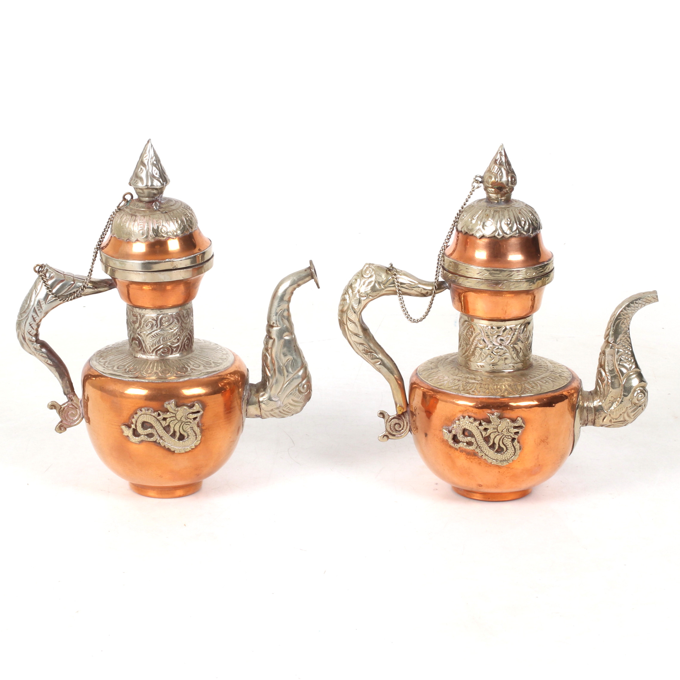 KANNOR, 2 st, koppar och vitmetall, orientaliska, 1900-tal.