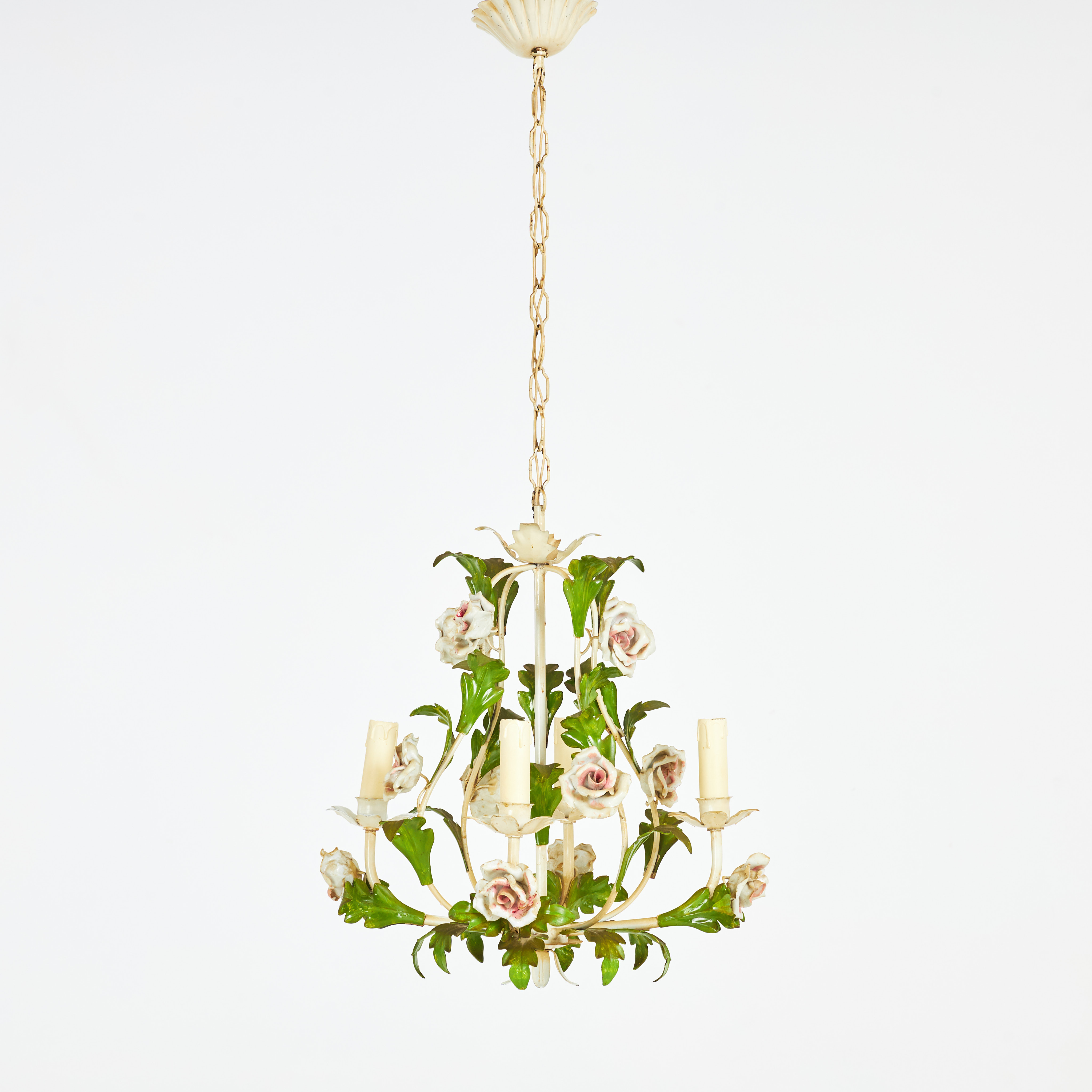 TAKKRONA, 1900-tal, bemålad metall, med dekor av rosor och blad, Italien.