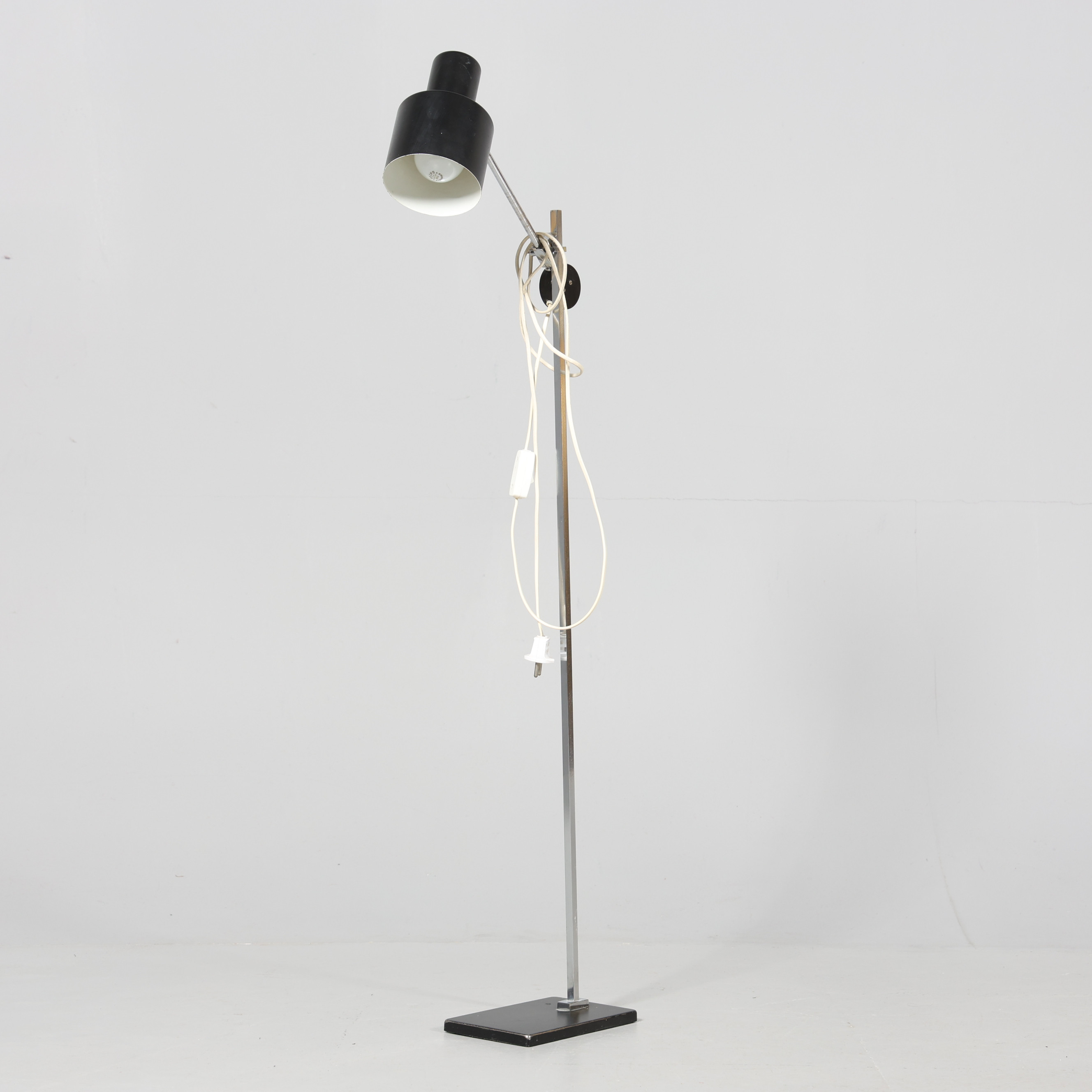 GOLVLAMPA, metall, G.K. "Typ 907".