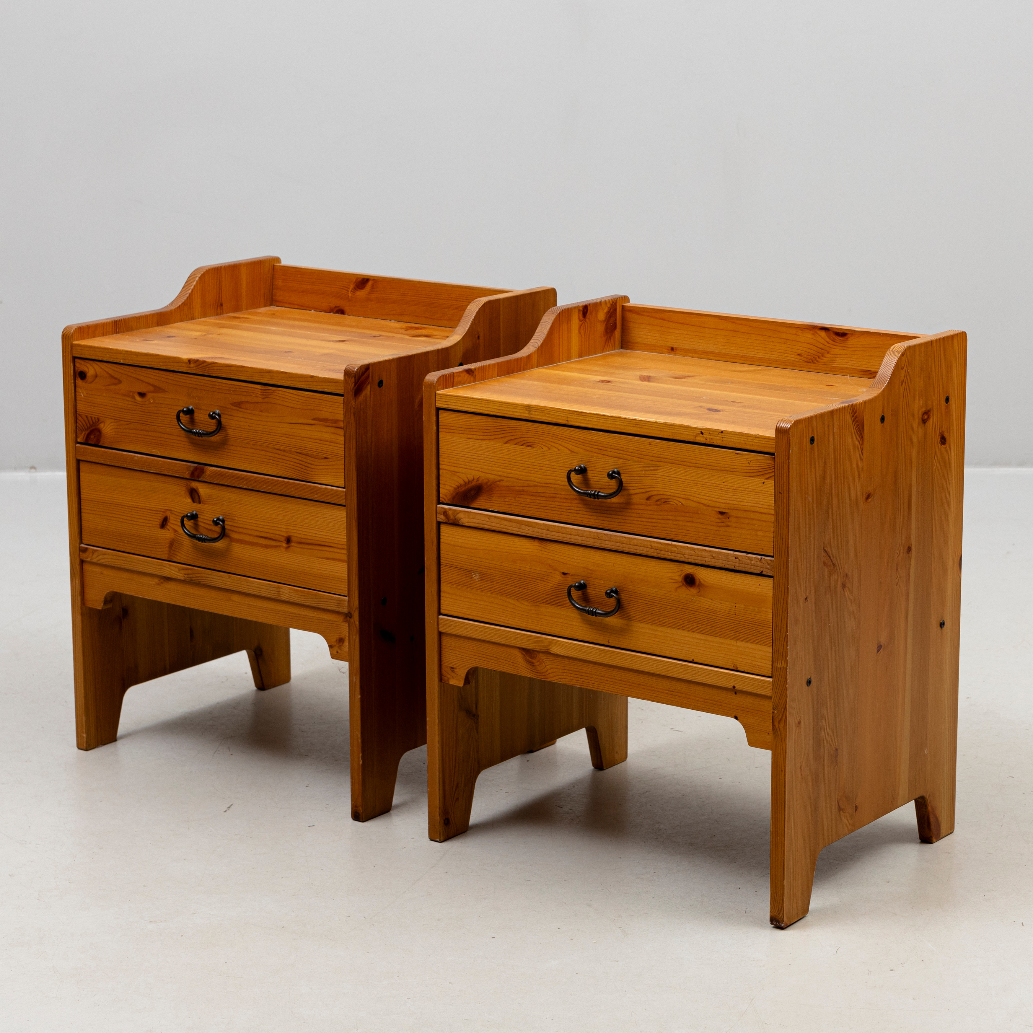 ERIK WÖRTZ. 1 par sängbord, "Rustik", IKEA, 1980-tal.