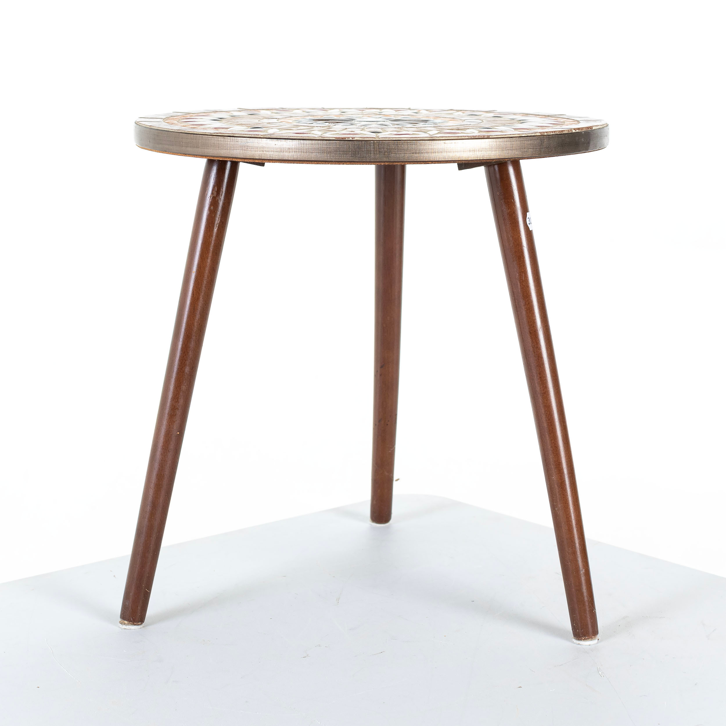 SIDOBORD, med mosaikinläggning, märkt Sanwa, 1900 - talets andra hälft.