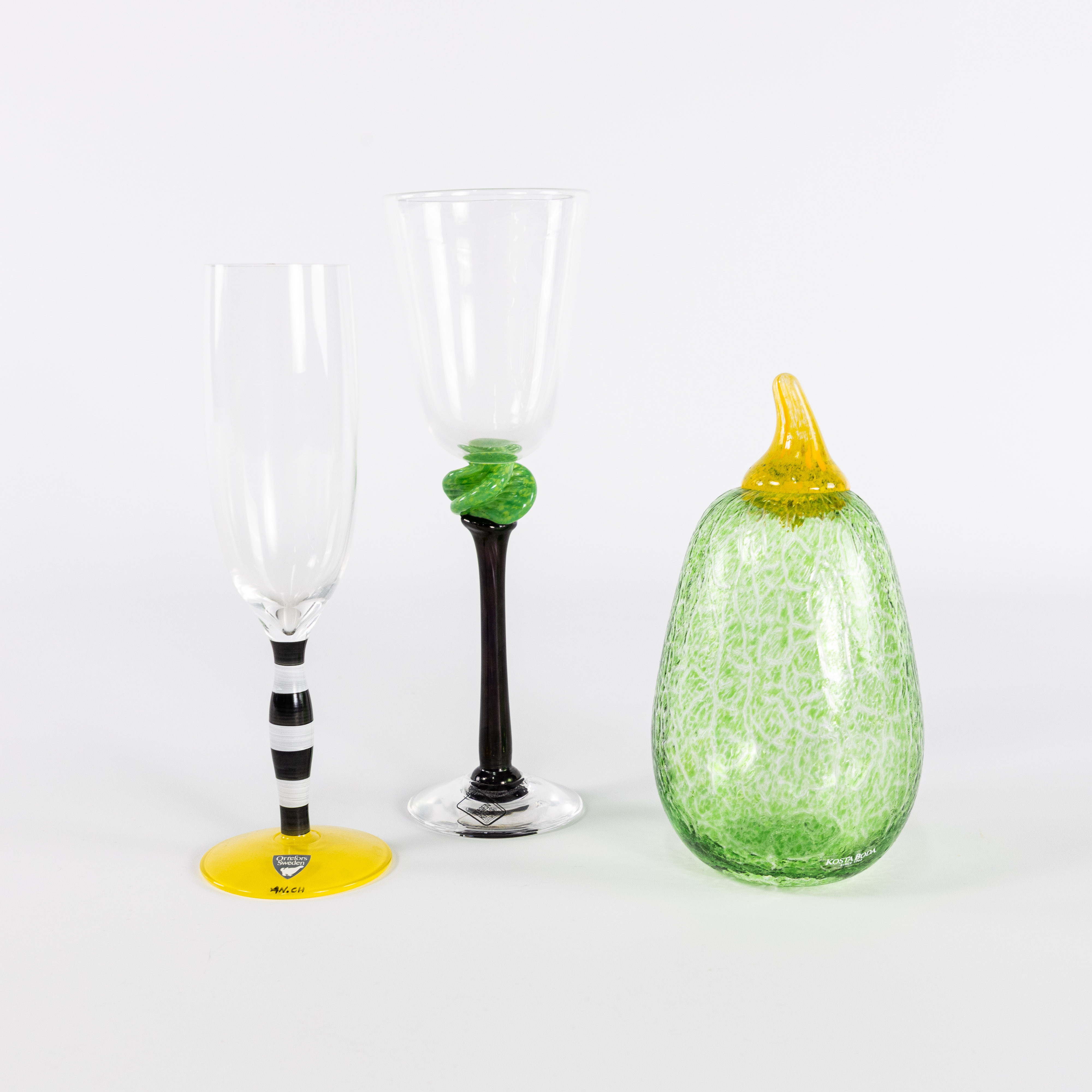 GLAS, 3 delar, bl a Anne Nilsson, Orrefors, högsta 23 cm.