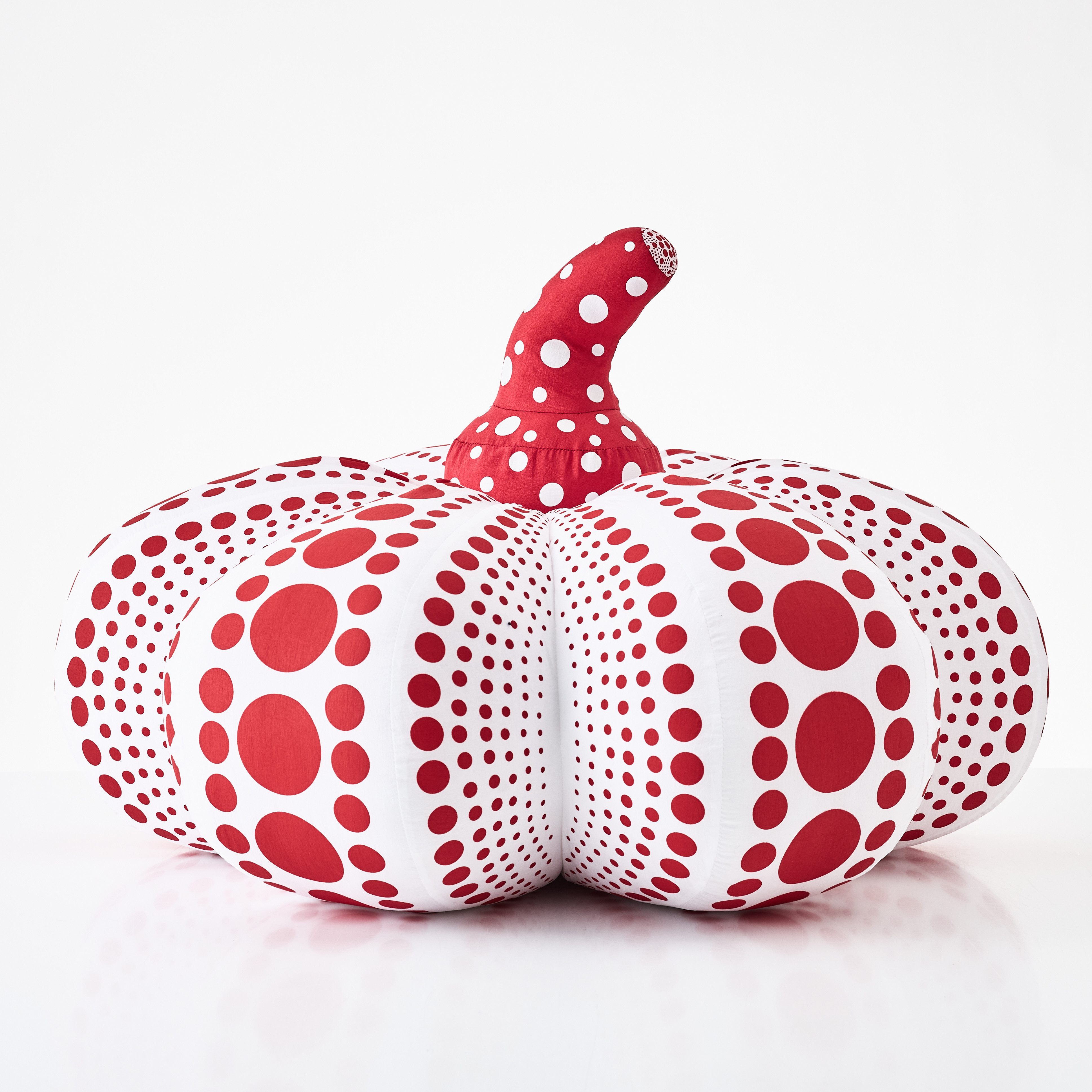 YAYOI KUSAMA. EFTER. "Soft Sculpture Pumpkin", Lammform, etikettmärkt.