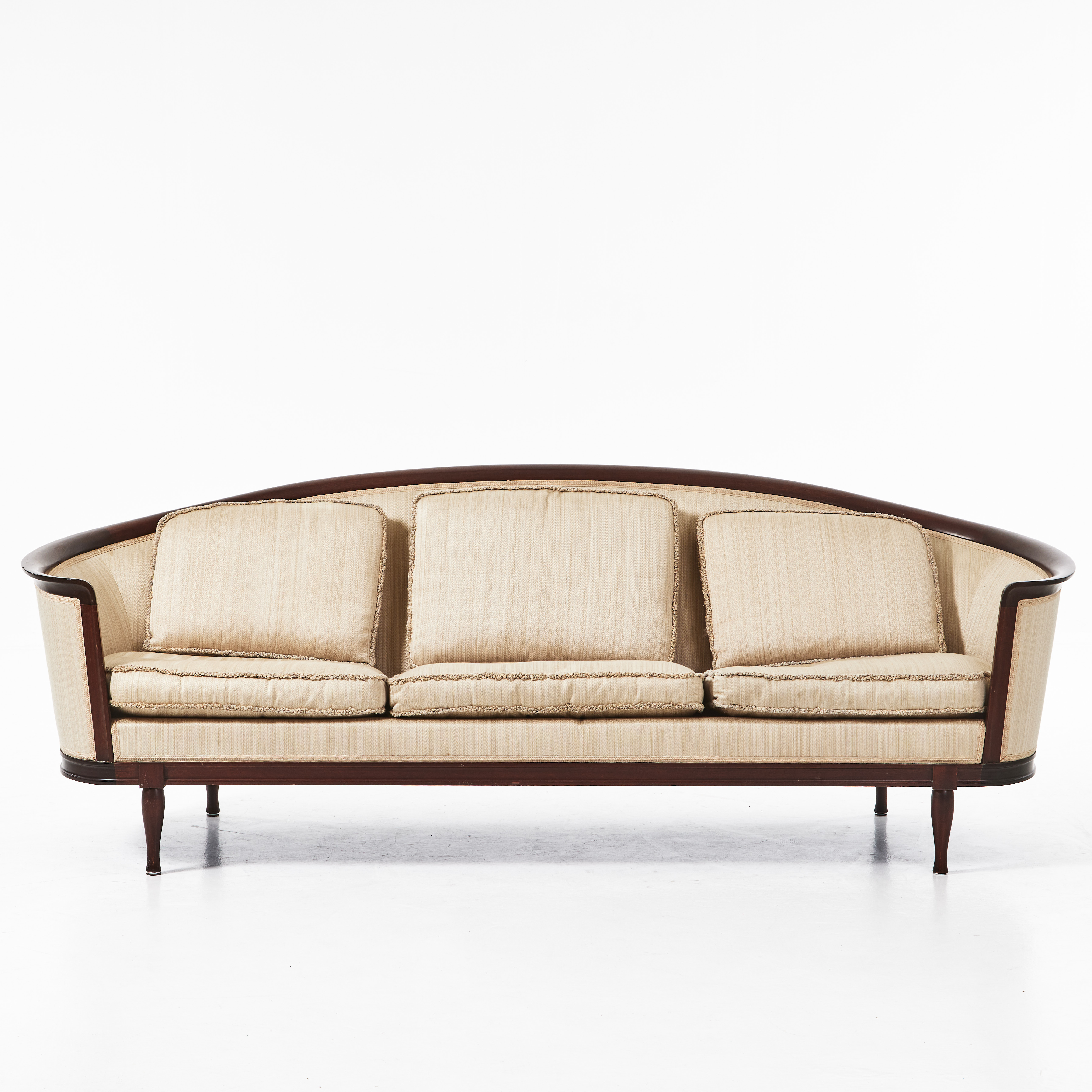 SOFFA, 1900-talets andra hälft, fanérad i mahogny.