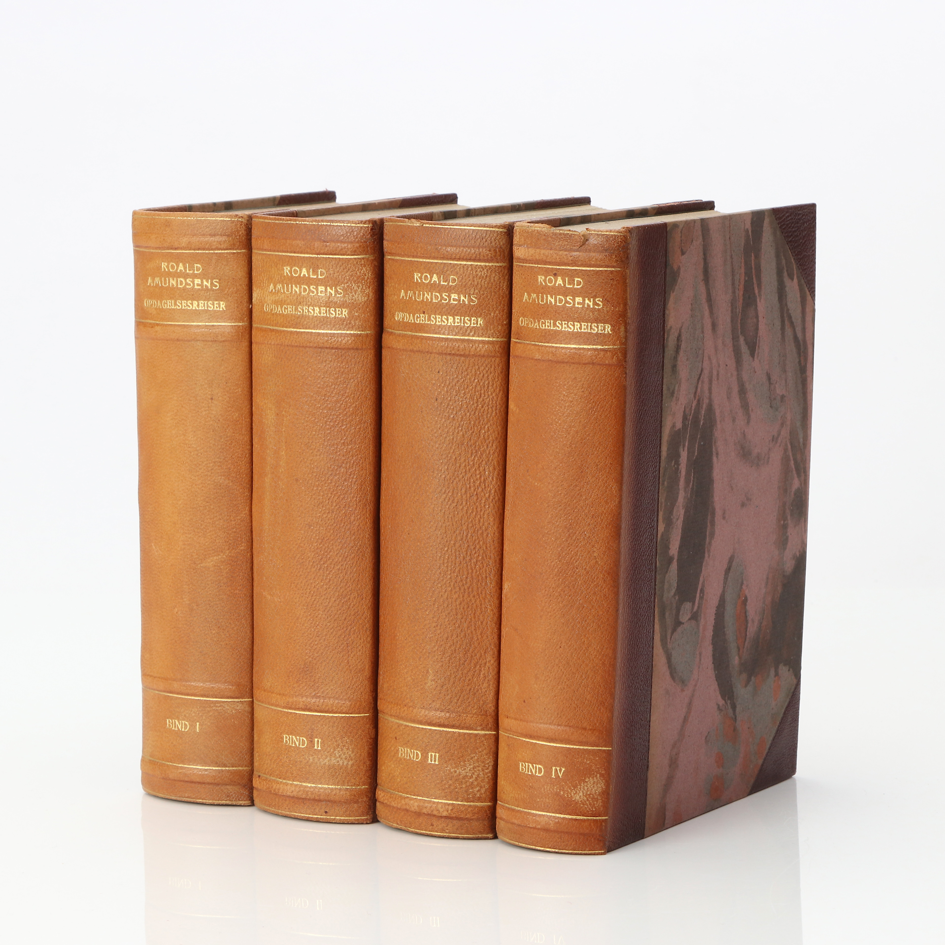 ROALD AMUNDSENS OPDAGELSEREISER, BAND 1-4. Oslo 1928. På norska.