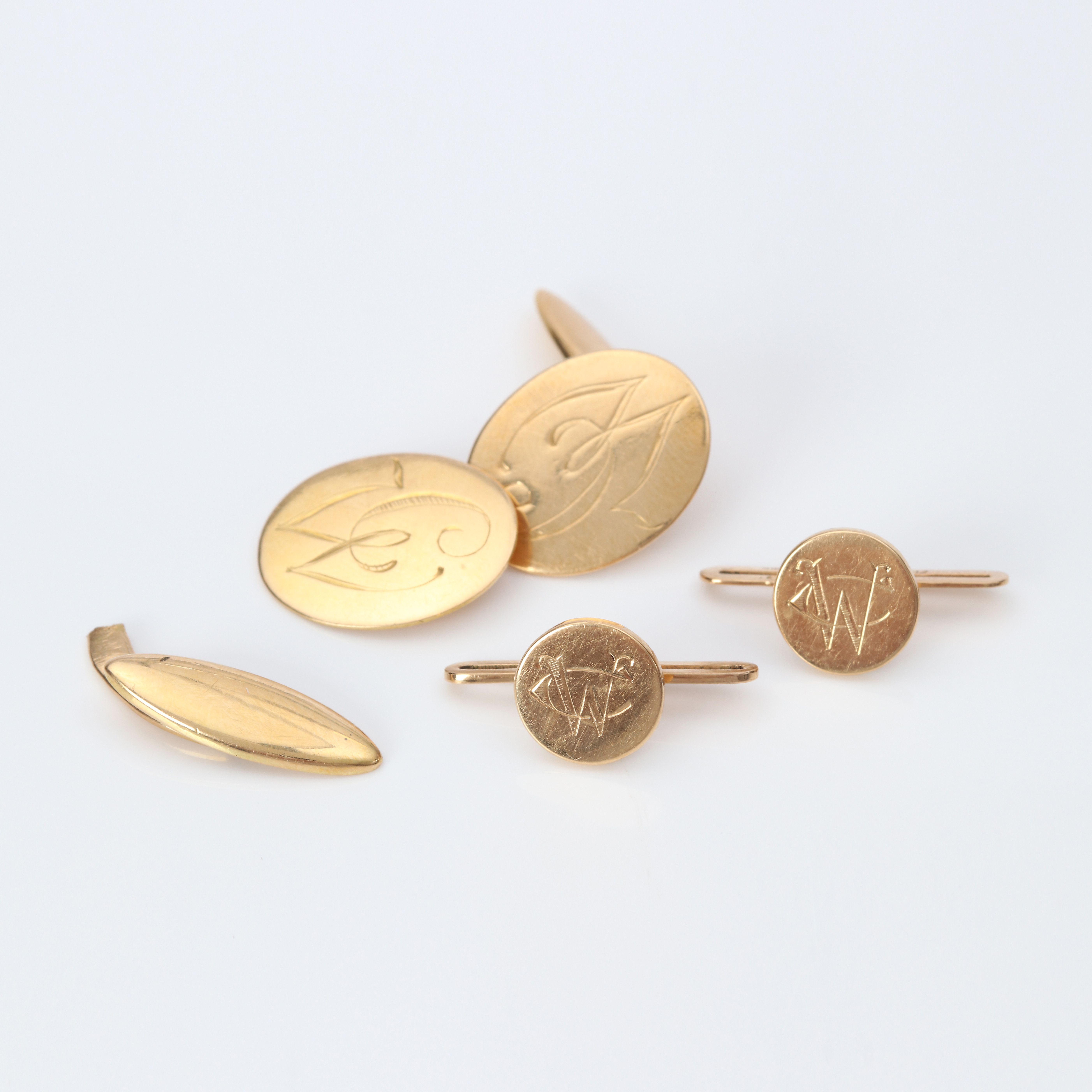 MANSCHETT- OCH SKJORTKNAPPAR, ETT PAR. 18k guld, vikt ca 9,8 gram.