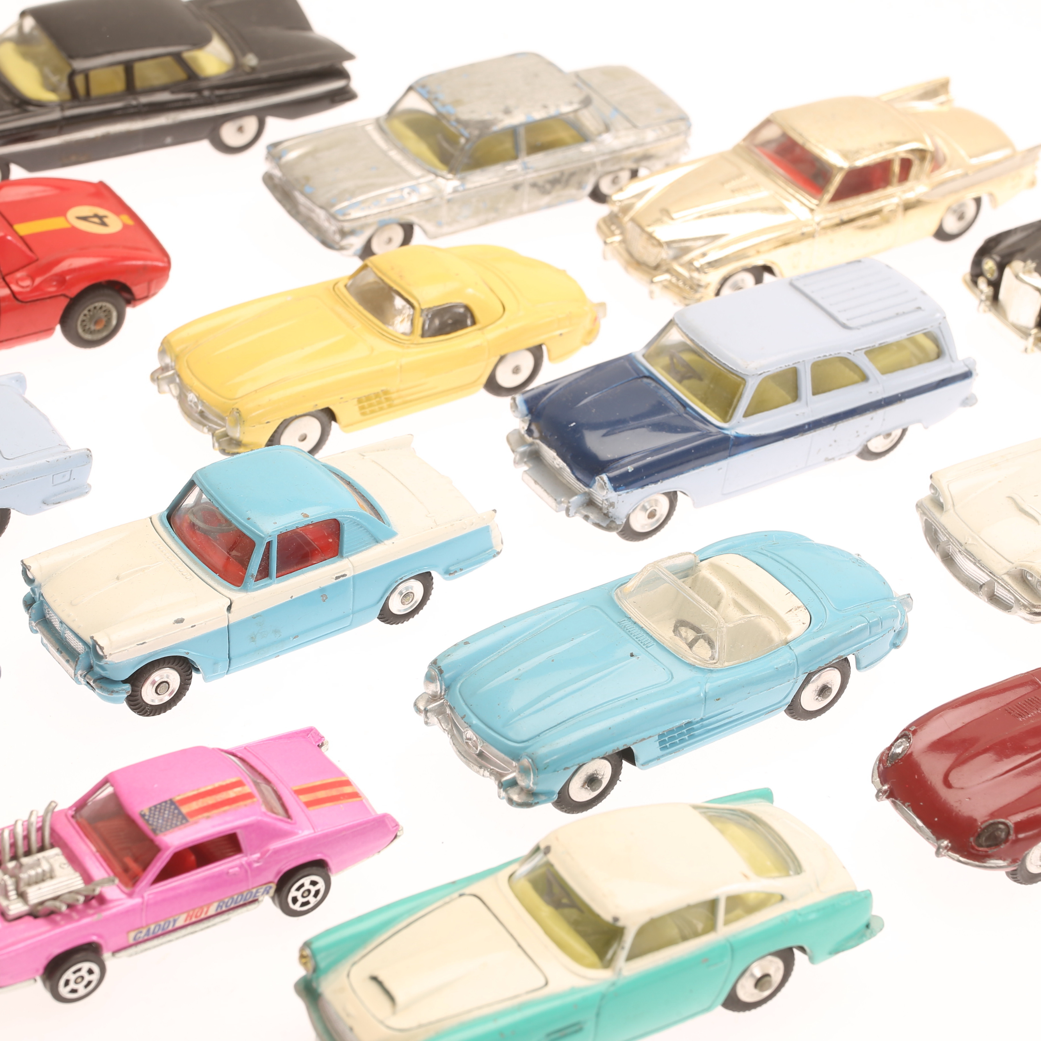 LEKSAKSBILAR, 17 stycken, Corgi toys, metall.