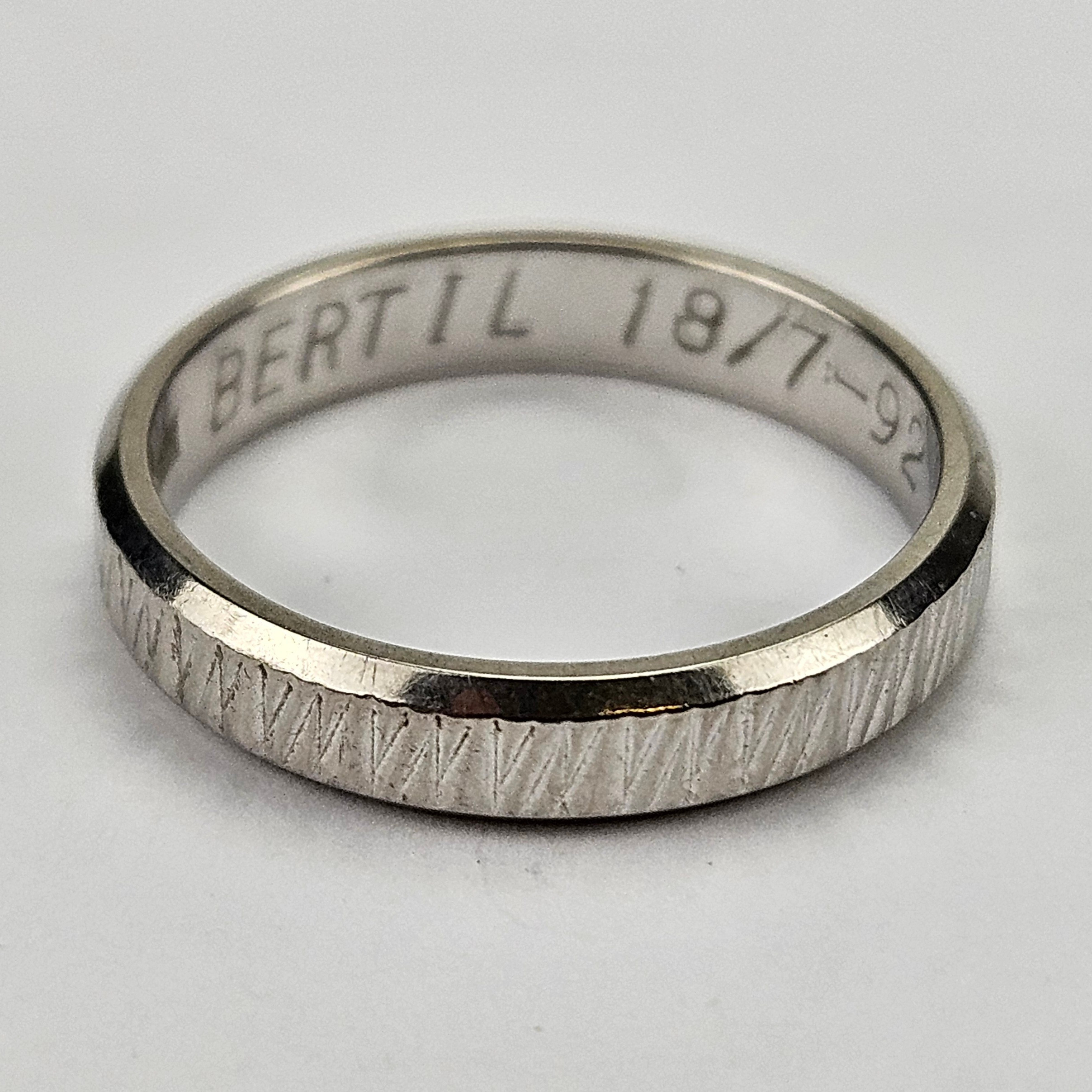 RING, vitguld, 18K, vikt ca. 4,8 gram.