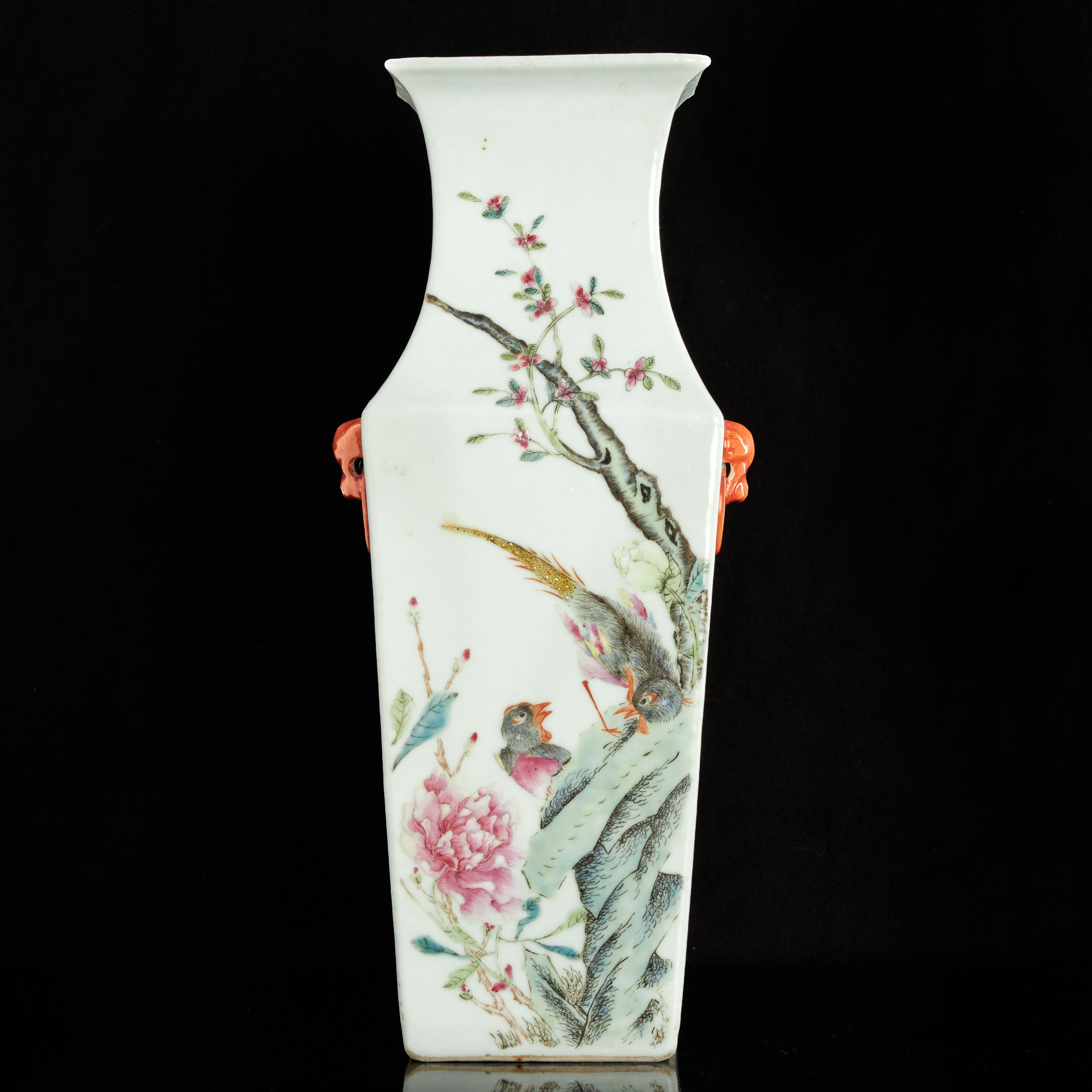 VAS, Kina, omkring år 1900, porslin, dekor av fåglar och kalligrafi i famille rose.