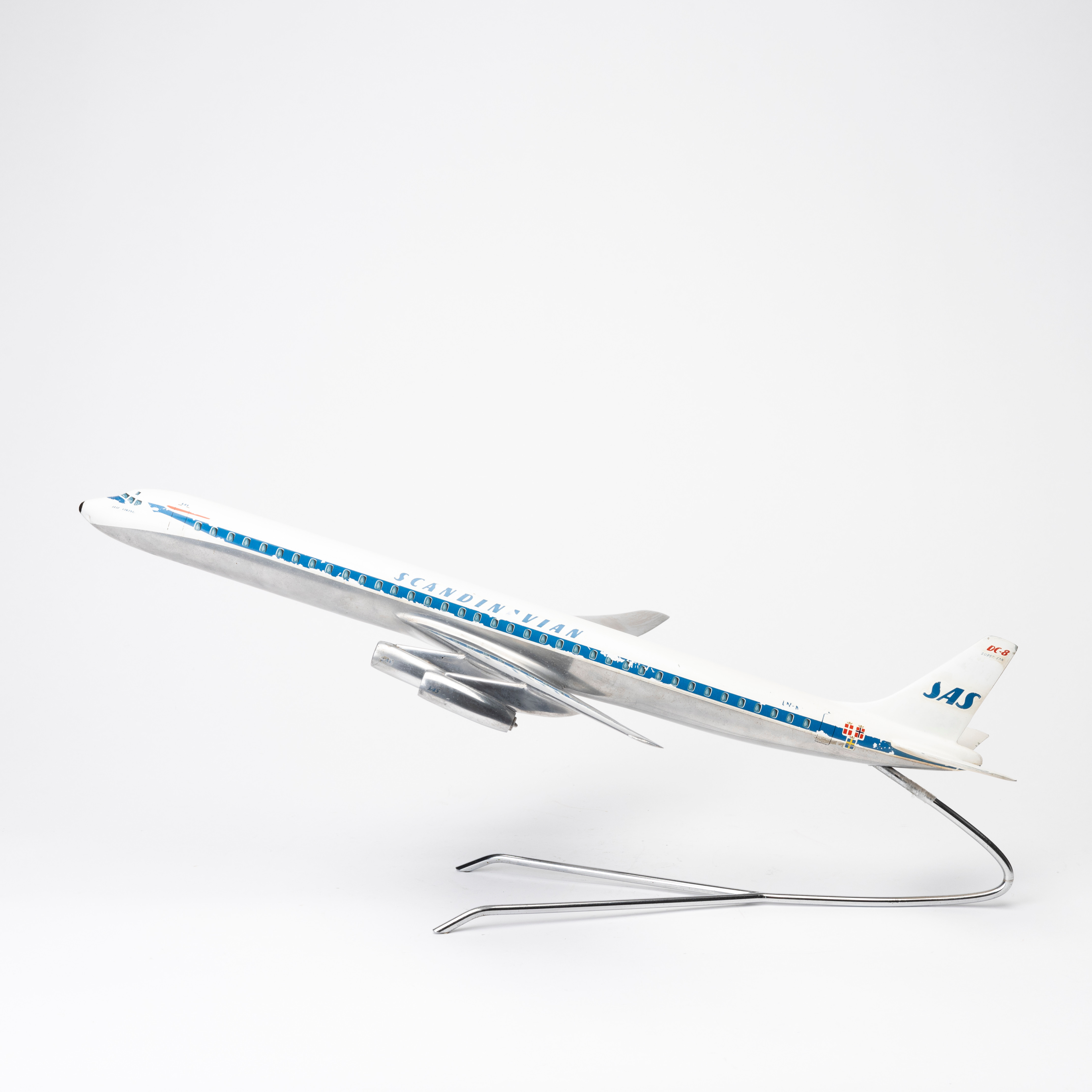 FLYGPLANSMODELL, metall, DC-8, A/S Fermo Model Factory, Charlottenlund, Danmark. 1960-tal.
