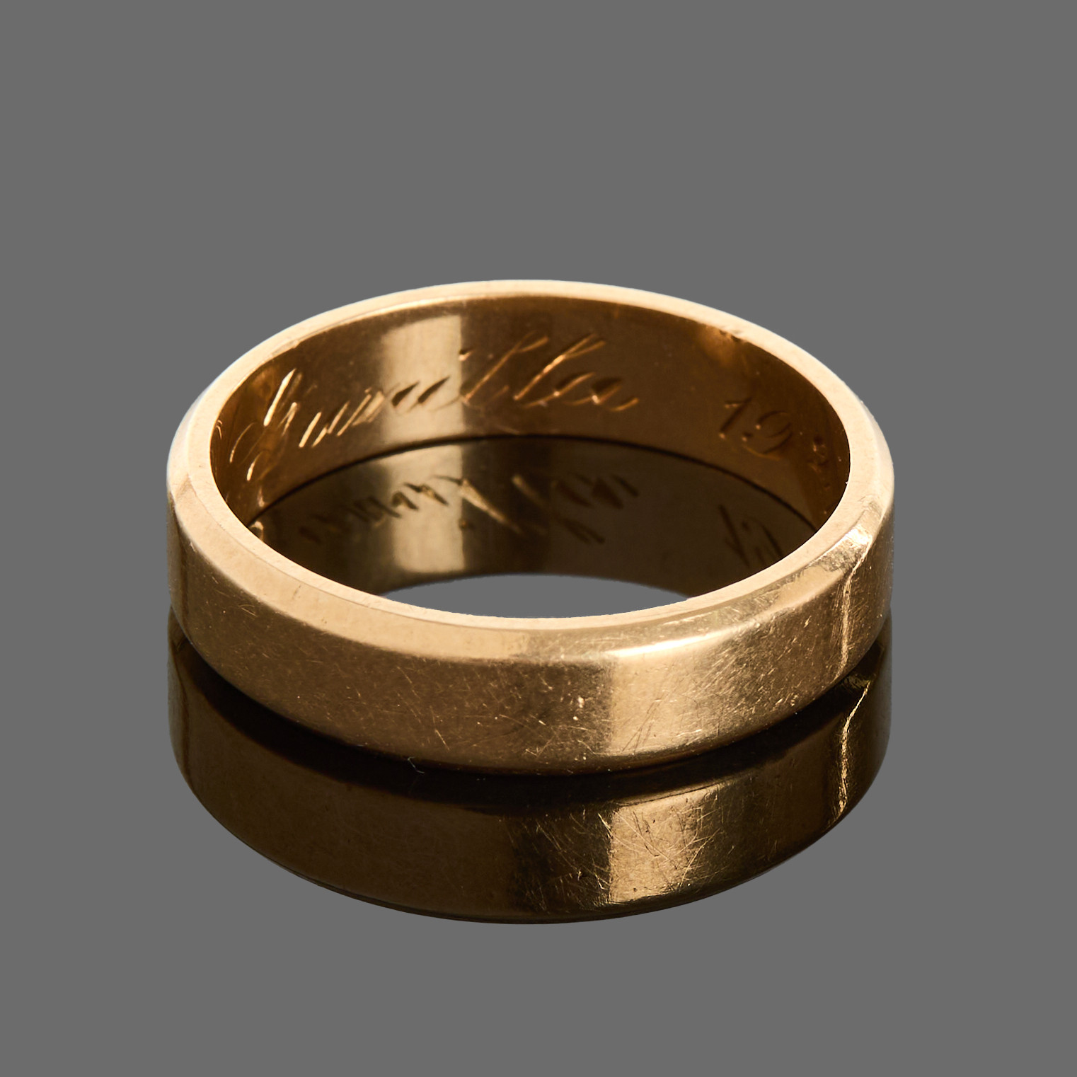 RING, 18k guld med fasad kant, Guldvaruaktiebolaget G. Dahlgren & Co Ab, 1968, Malmö.