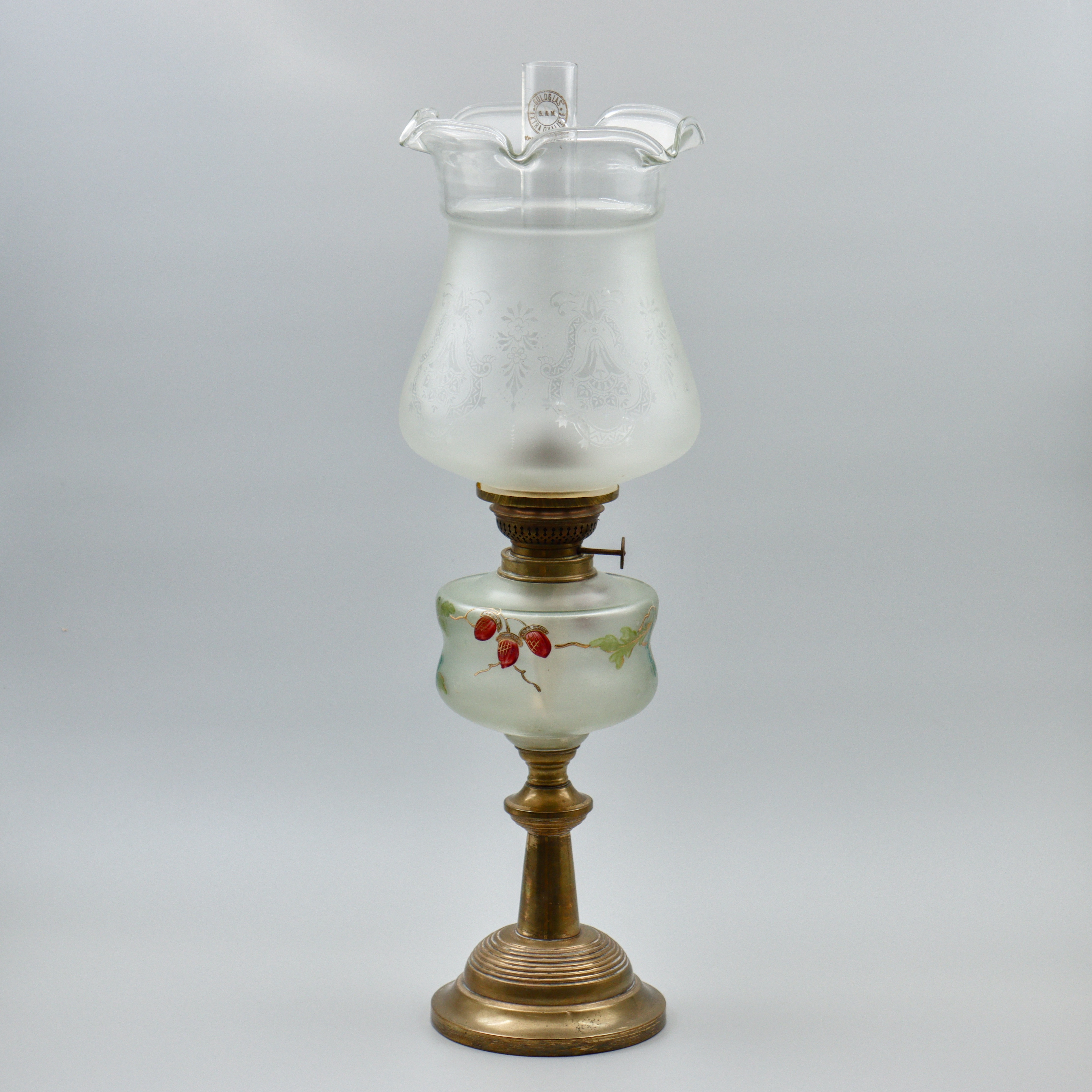 BORDSFOTOGENLAMPA MED TULPANKUPA, MÄSSING, "KOSMOS BRENNER", 1900-TAL.