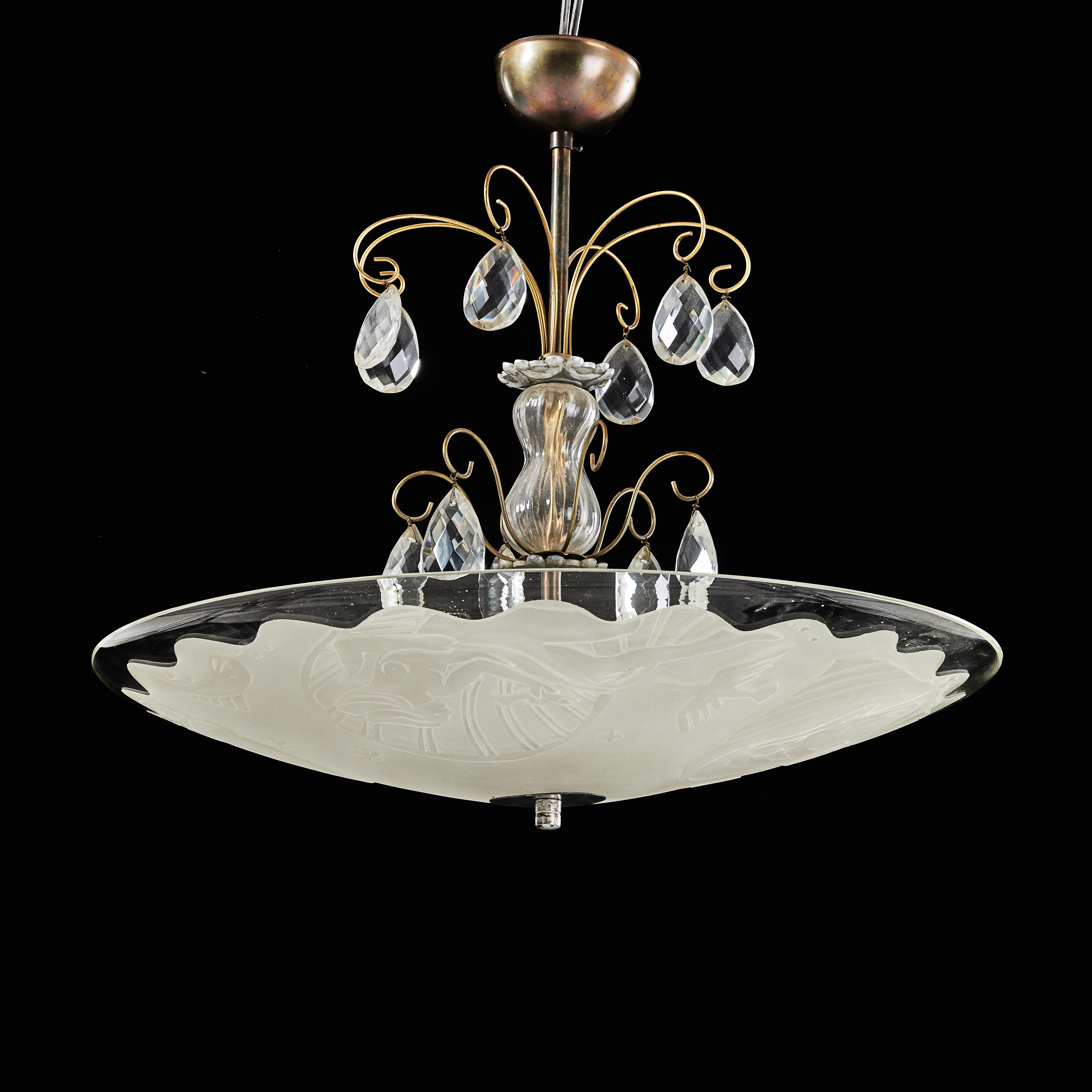 TAKLAMPA, 1930-tal, art deco, etsad dekor, stam med glas och prismor, 3 ljuspunkter.