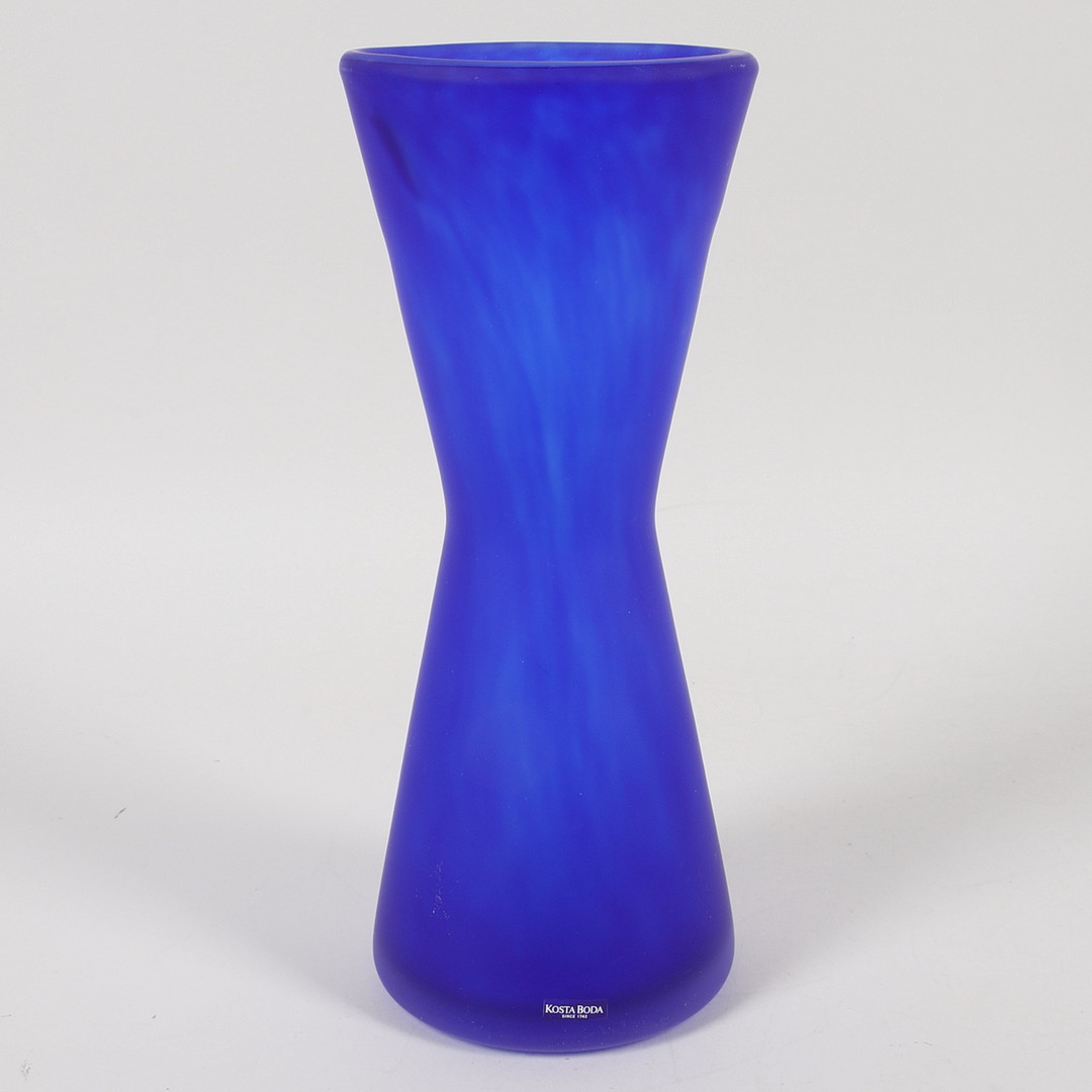 GUNNEL SAHLIN. Vas, konstglas, signerad, Kosta Boda.