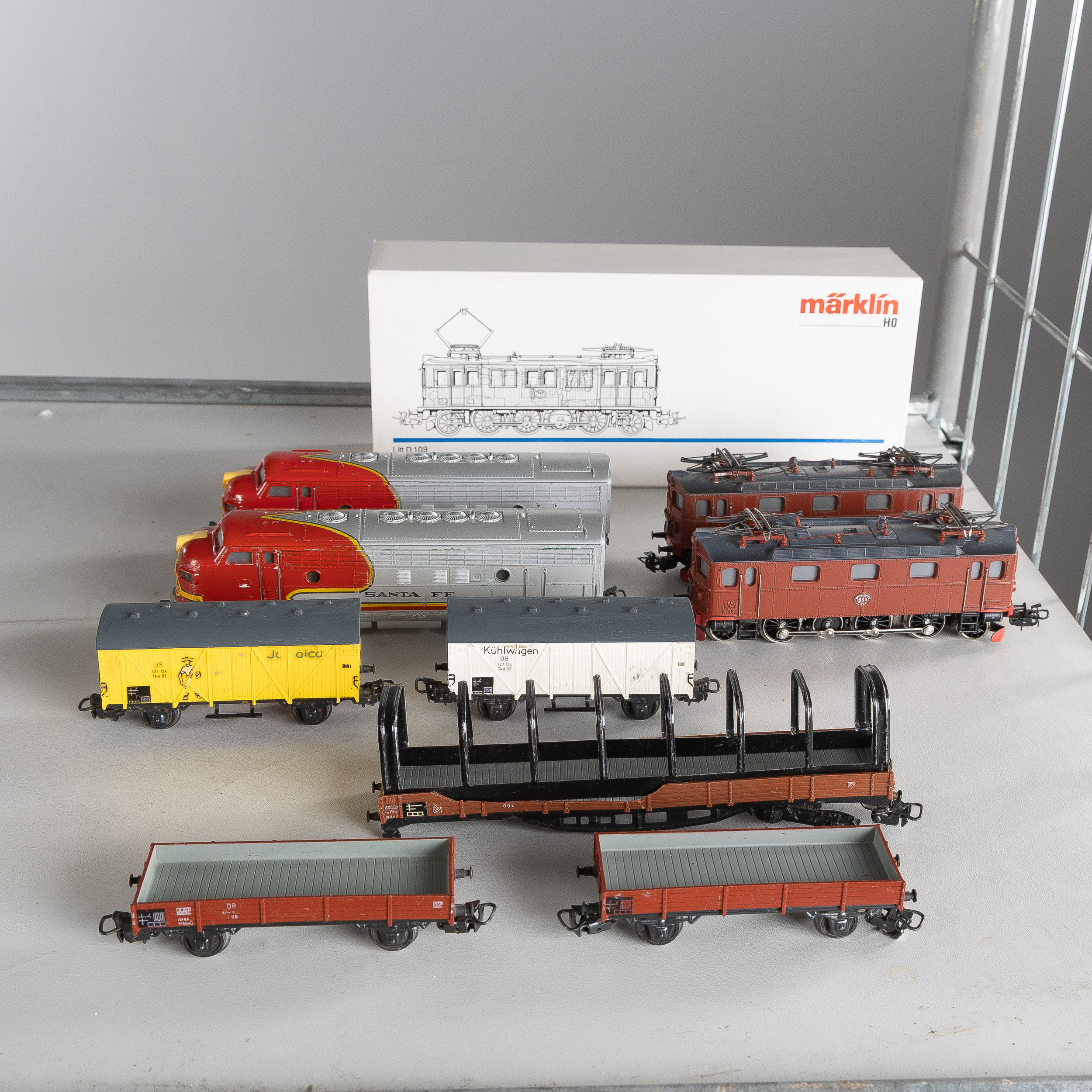 MÄRKLIN, modelljärnvägsdelar, 10 delar, bl.a. lok Typ EMD F 7 A, 33622, H0, "Santa Fe" och 3170 SJ:s D-lok.