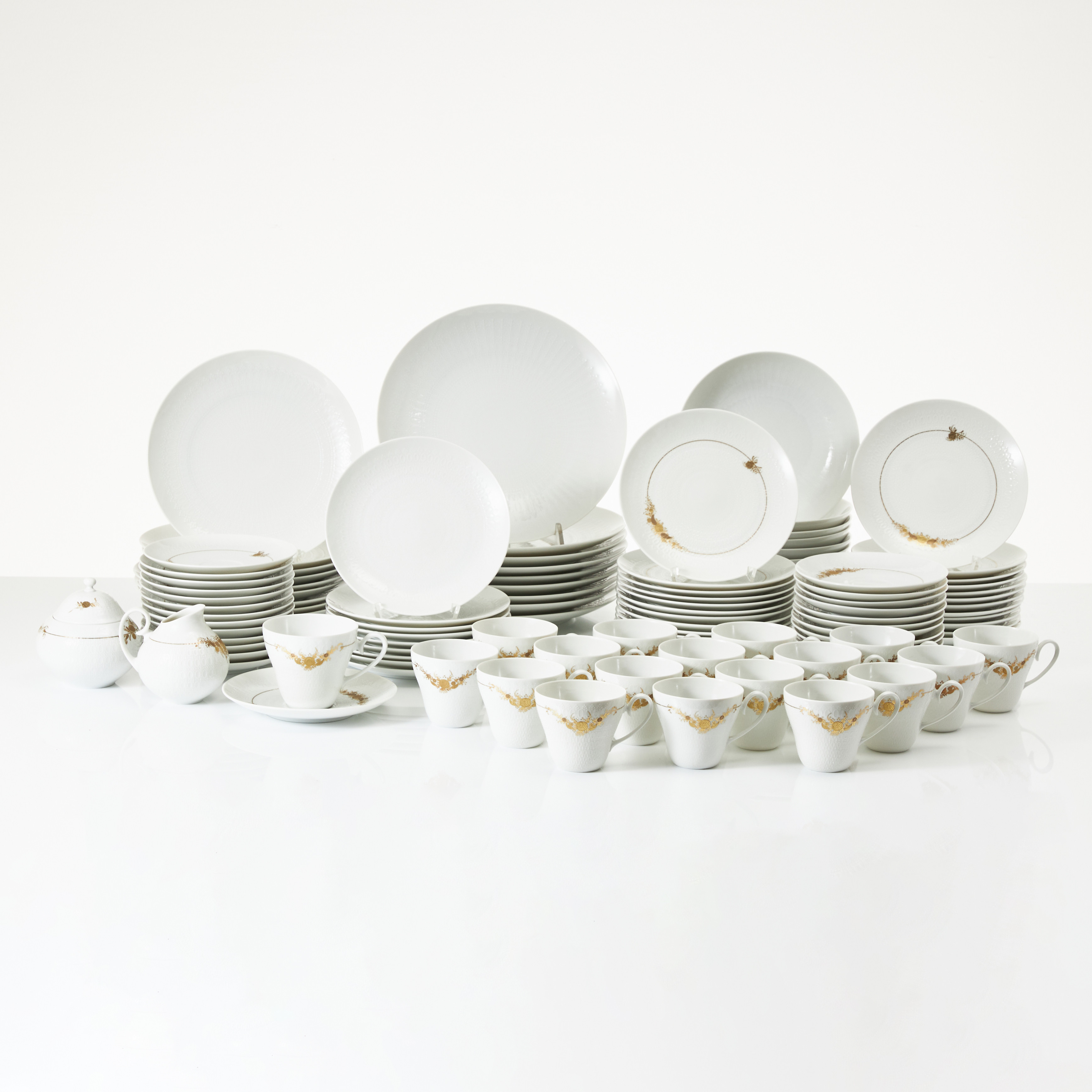 BJØRN WIINBLAD. Kaffe/mat-servis, 88 dlr., "Classic Rose", porslin, Rosenthal.