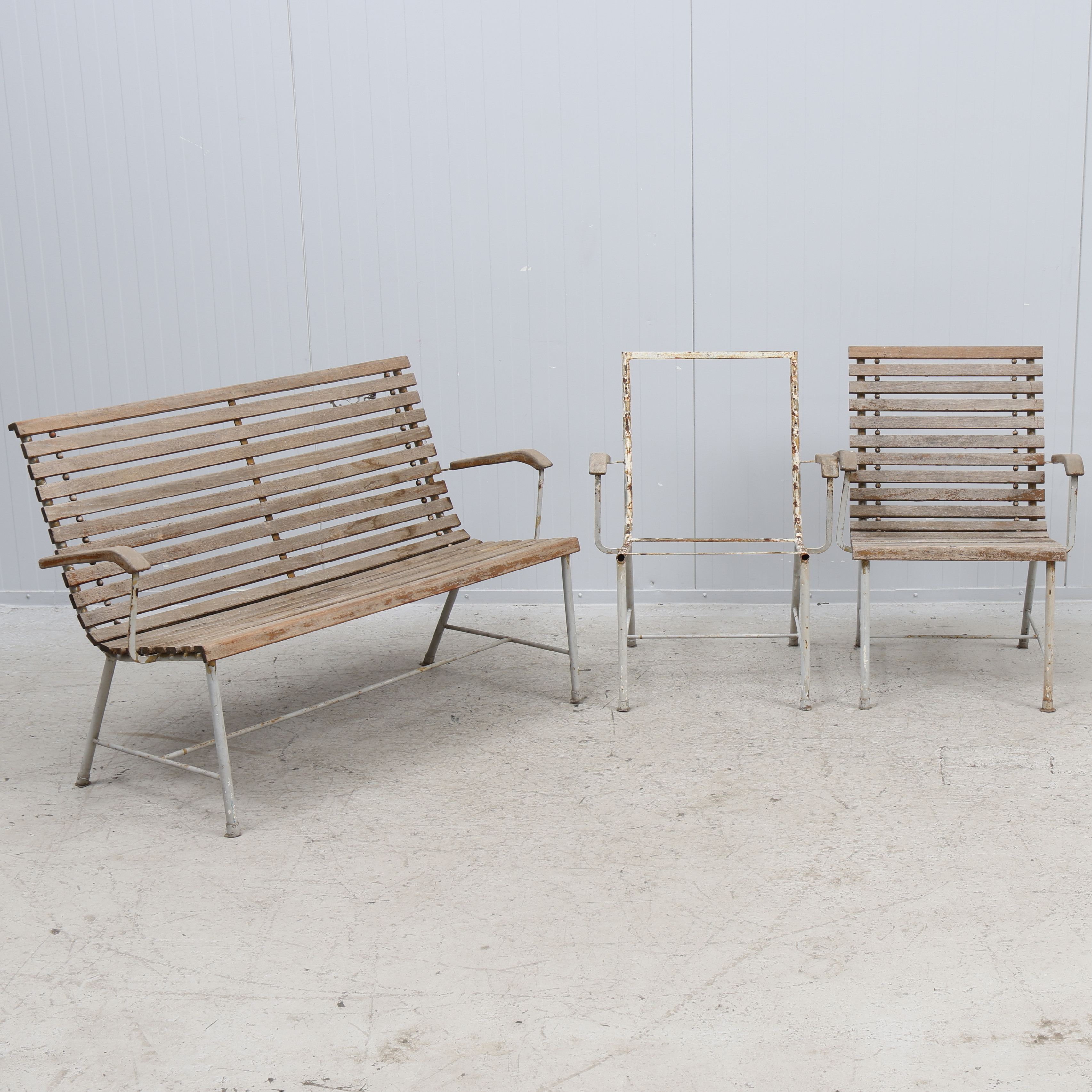 TRÄDGÅRDSSTOLAR & SOFFA, 3 delar, trä & metall, 1900-talets mitt.