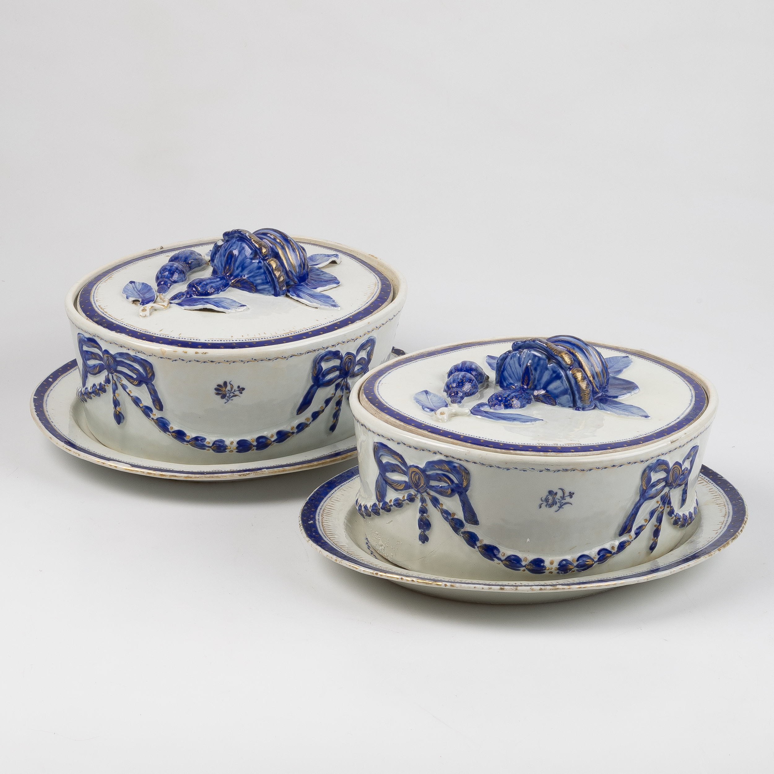 TERRINER / PASTEJFORM, ett par, Kina, Qianlong, porslin, 1700-tal.