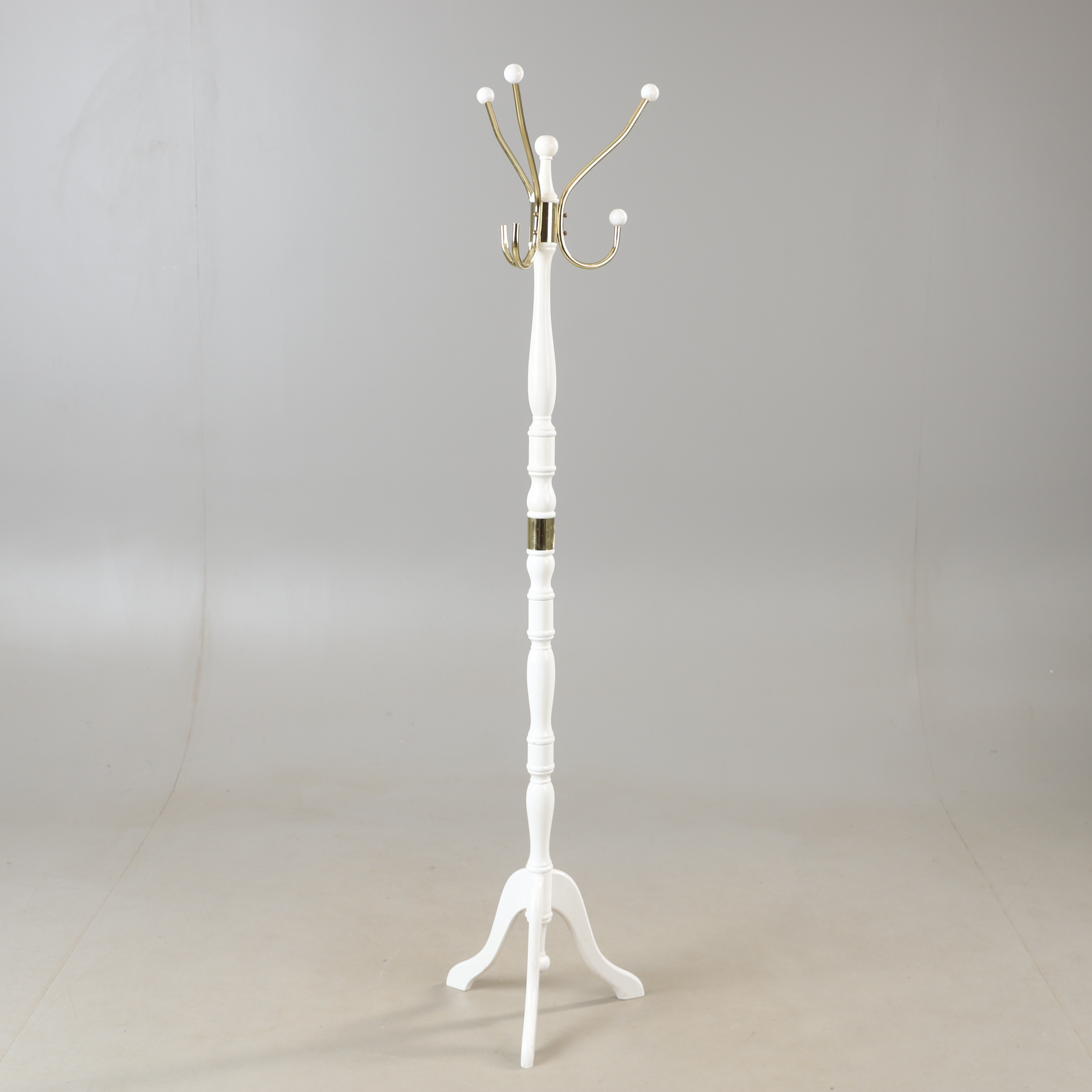 TAMBURMAJOR, vitlackerad med mässingsdetaljer, 1900-talets andra hälft.