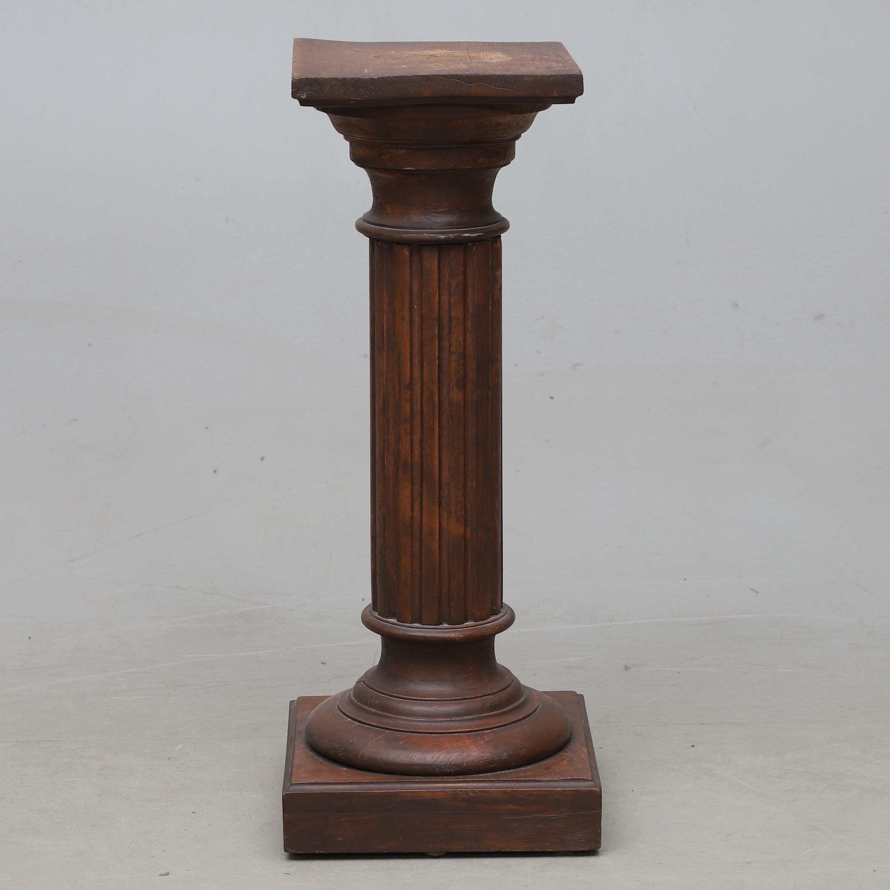 PIEDESTAL, trä, kolonnformad, 1900-tal.