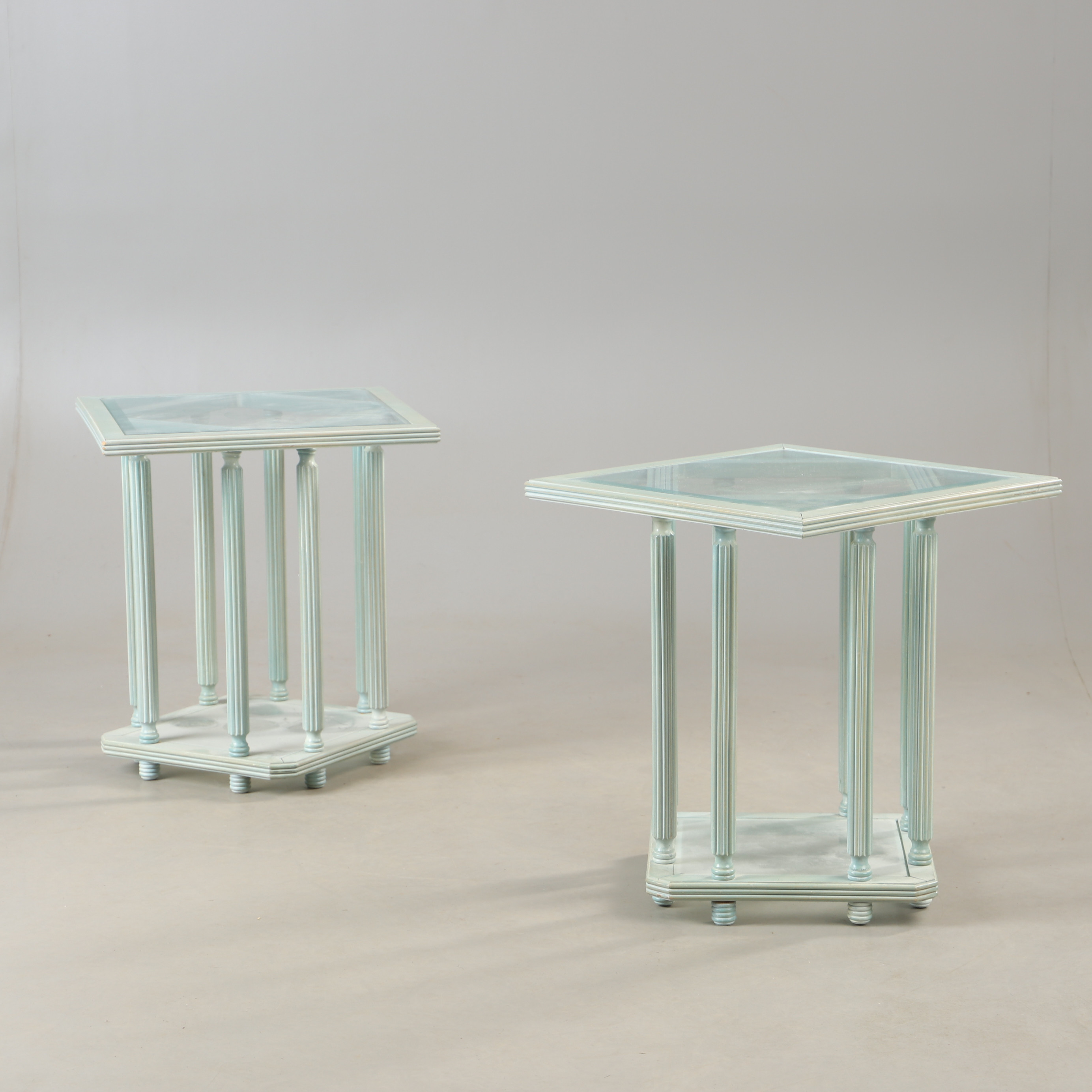 SIDOBORD, 1 par, målade, 1900-talets andra hälft.